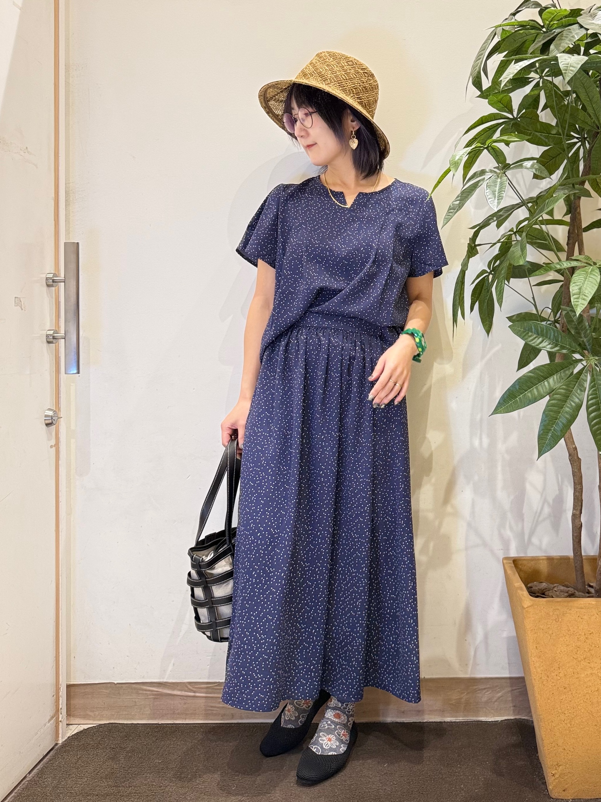 misakiさんの「SHOO･LA･RUE｜【ひんやり/UV/セットアップ可】洗濯後しわになりにくい スキッパーブラウス」を使ったコーディネート