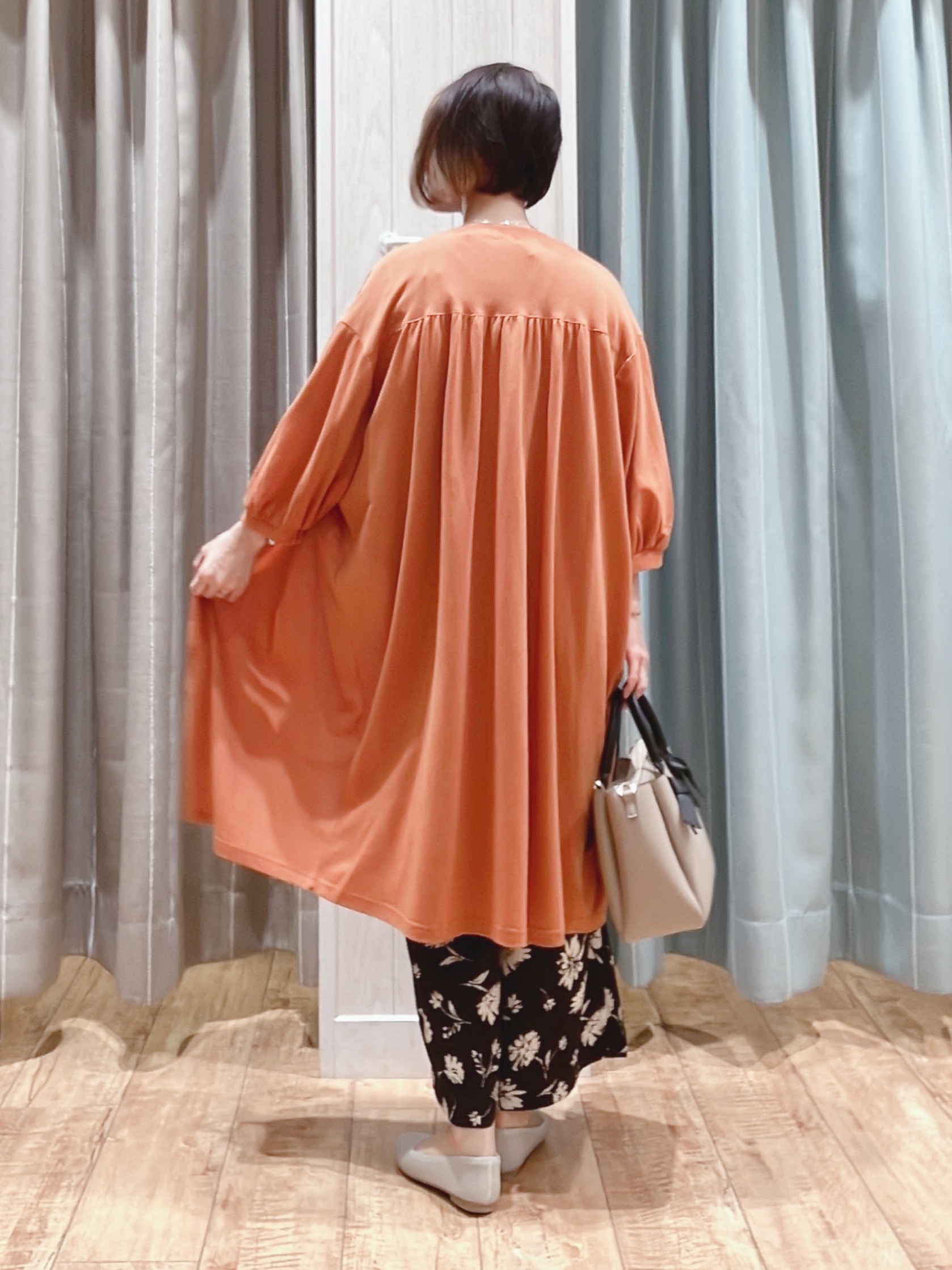 aaamiさんの「SHOO･LA･RUE｜【洗濯機可/S-LL】1枚でも羽織でも キーネックシャツワンピース」を使ったコーディネート