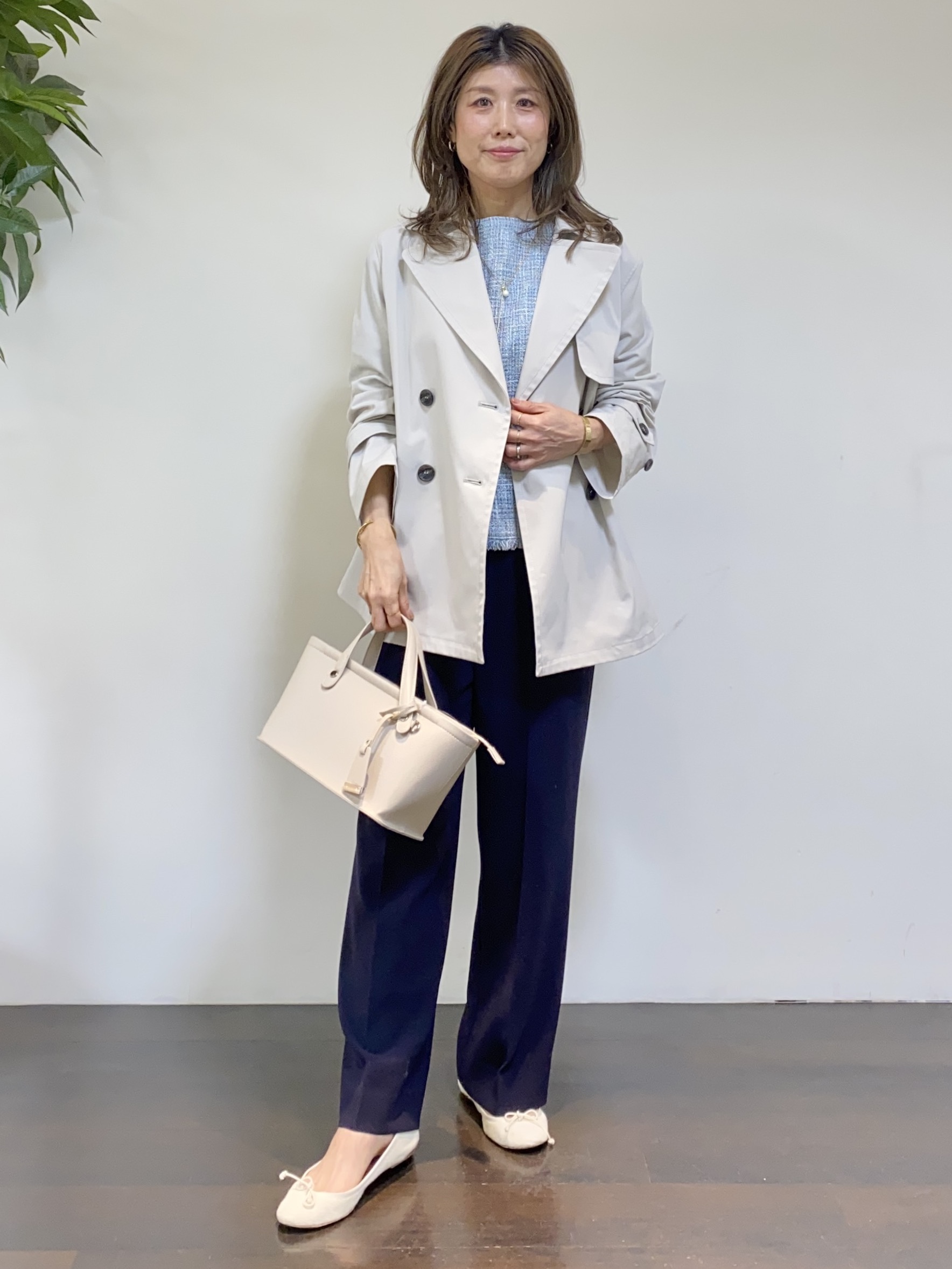 tomoさんの「UNTITLED｜【定番人気/はっ水/洗える】タスランショートトレンチコート」を使ったコーディネート