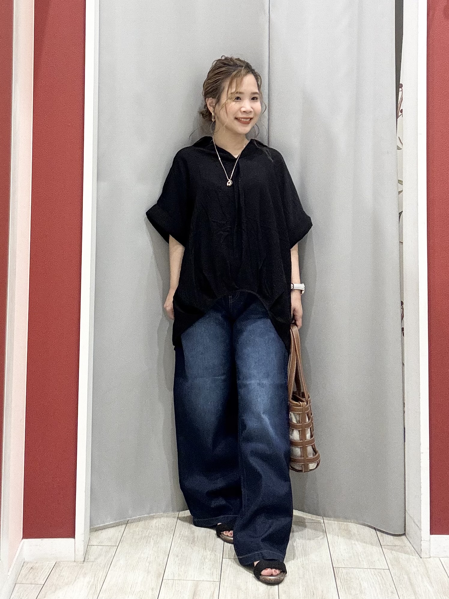 shioさんの「SHOO･LA･RUE｜【ひんやり/S-LL/洗濯機可】インせず着られる 裾タック スキッパーシャツ」を使ったコーディネート