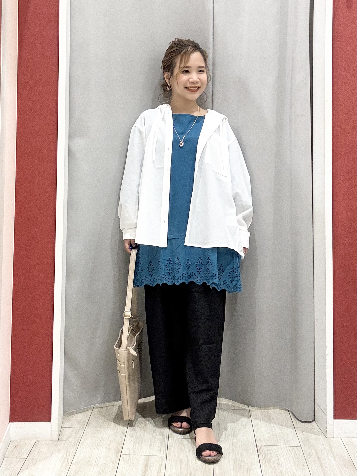 shioさんの「SHOO･LA･RUE｜【さらり快適/洗濯機可/S-LL】UVカット機能付き ライトな着心地 ひんやりシャツパーカ」を使ったコーディネート