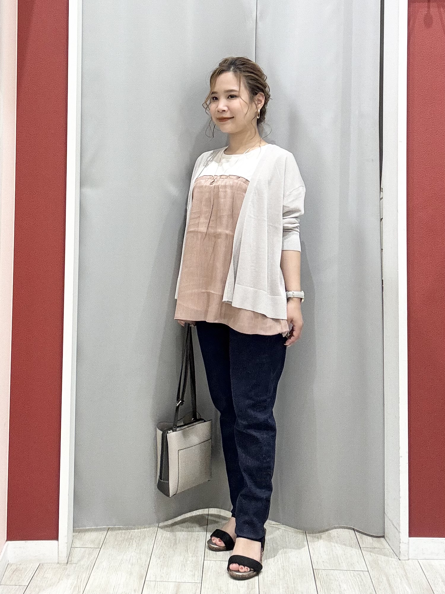 shioさんの「SHOO･LA･RUE｜【ひんやり/洗濯機可/S-LL】オンにもオフにも マルチに使えるボタンレスカーディガン」を使ったコーディネート