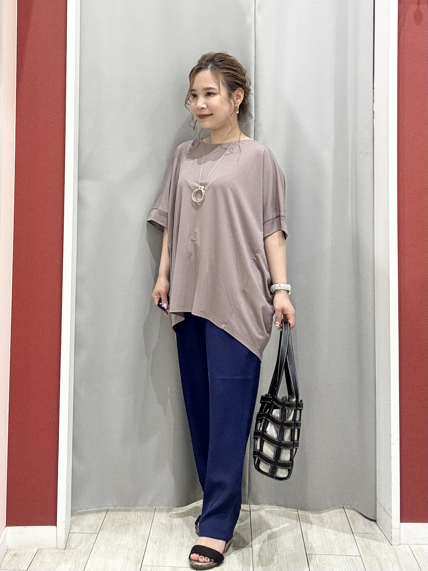shioさんの「SHOO･LA･RUE｜【綿100%/UV/S-LL/体型カバー】優しく透ける 柔らかシアーデニムシャツ」を使ったコーディネート