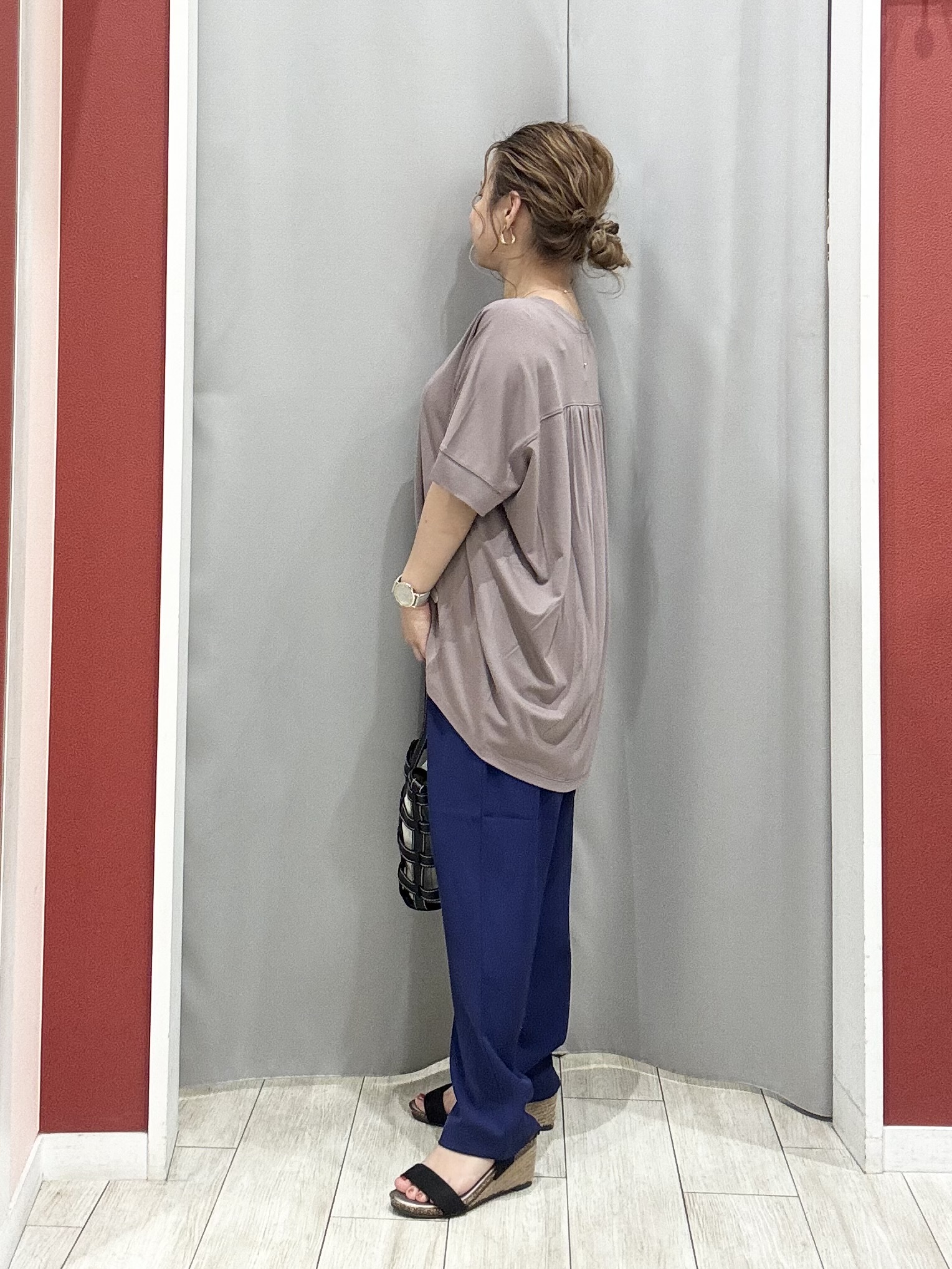 shioさんの「SHOO･LA･RUE｜【綿100%/UV/S-LL/体型カバー】優しく透ける 柔らかシアーデニムシャツ」を使ったコーディネート