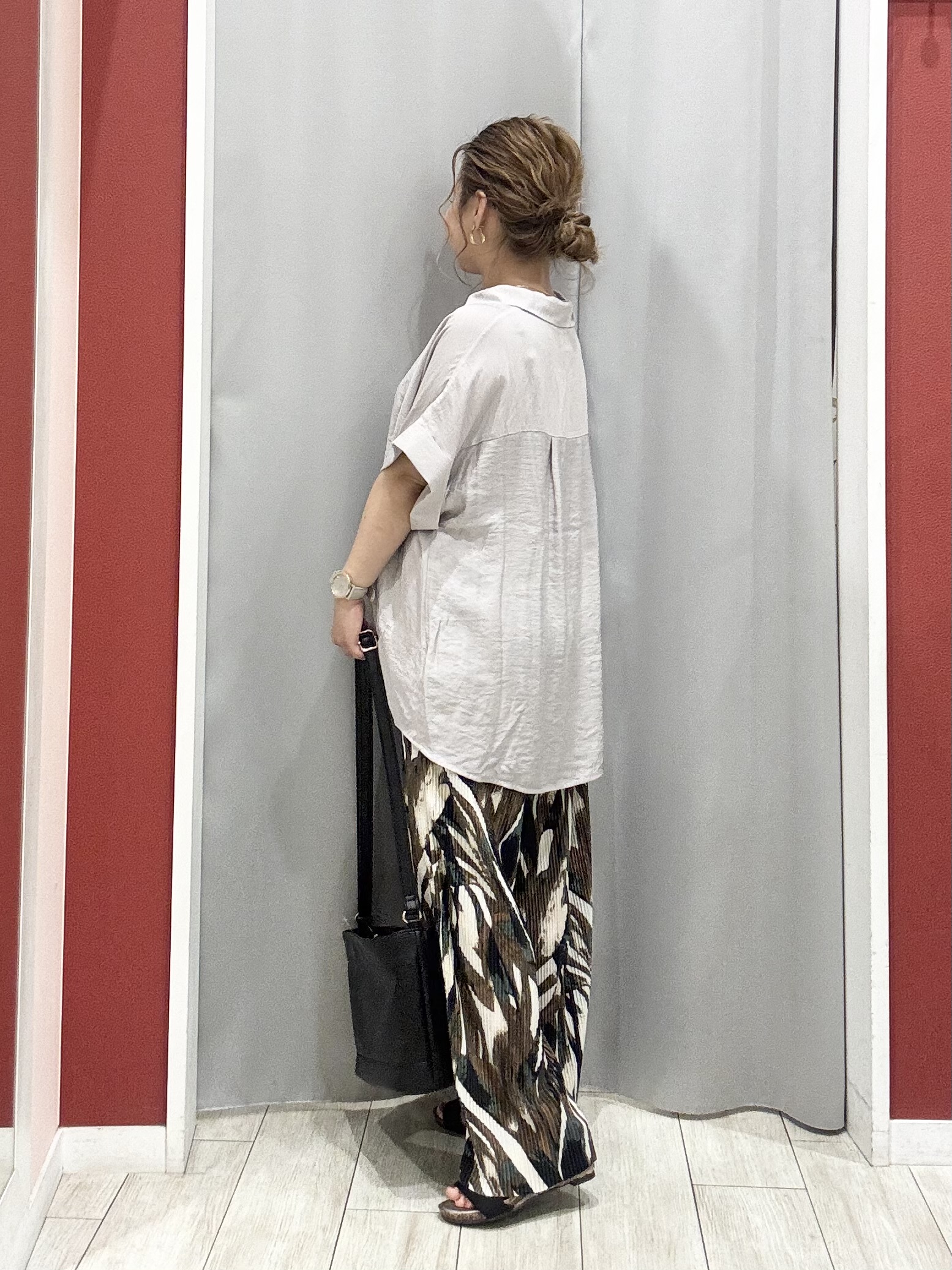 shioさんの「SHOO･LA･RUE｜【ひんやり/S-LL/洗濯機可】インせず着られる 裾タック スキッパーシャツ」を使ったコーディネート