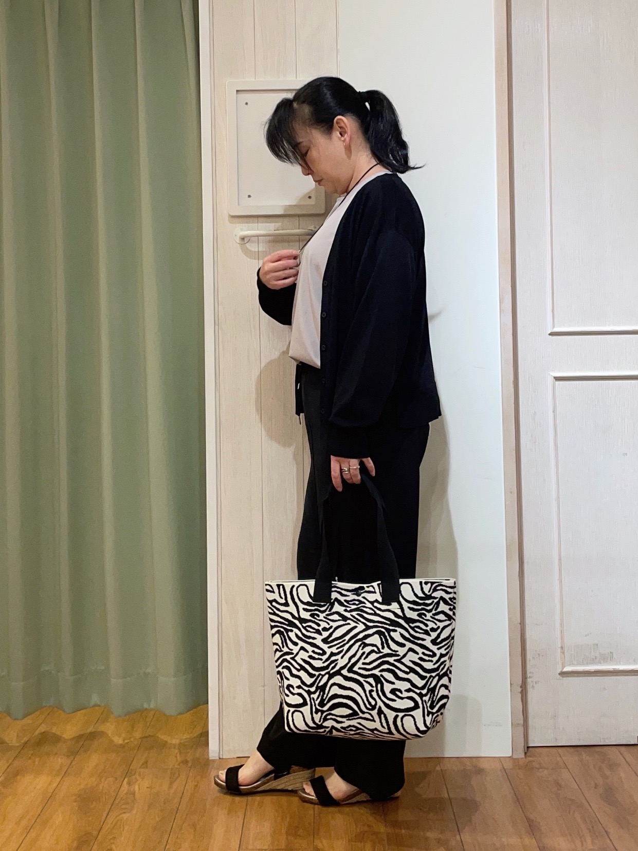 ke-yさんの「SHOO･LA･RUE｜【ひんやり/洗濯後しわになりにくい】インせず着られる さらっとタッチのドルマンブラウス」を使ったコーディネート