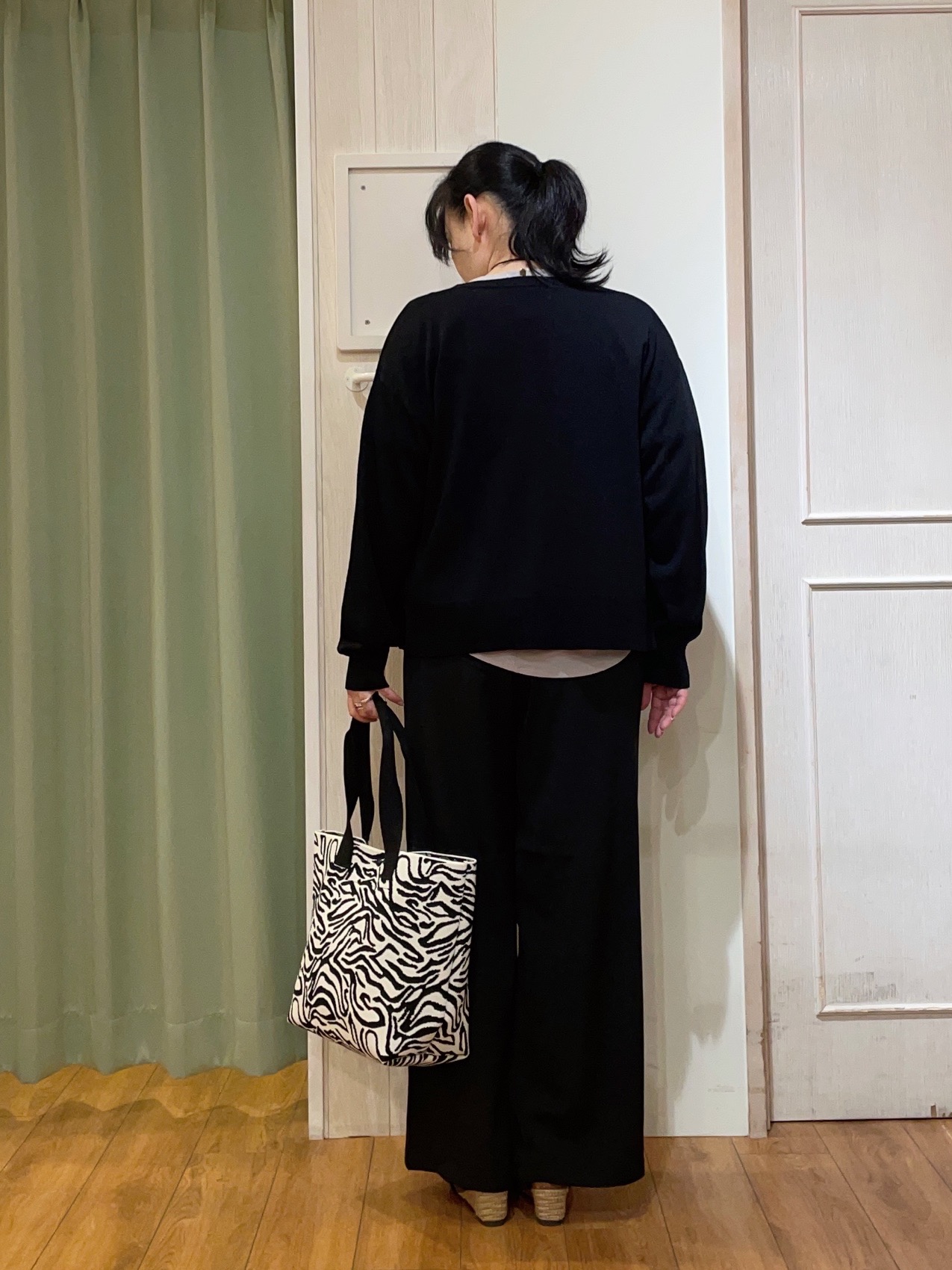 ke-yさんの「SHOO･LA･RUE｜【ひんやり/洗濯後しわになりにくい】インせず着られる さらっとタッチのドルマンブラウス」を使ったコーディネート