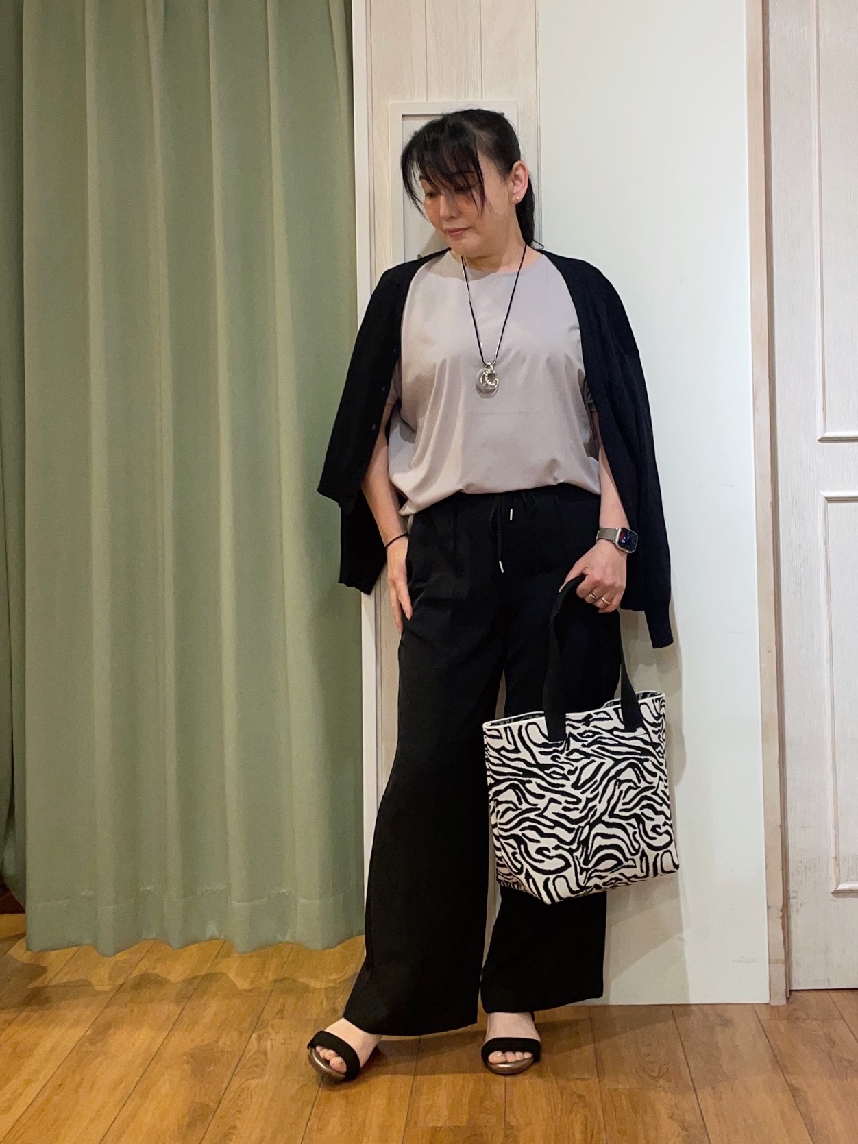 ke-yさんの「SHOO･LA･RUE｜【ひんやり/洗濯後しわになりにくい】インせず着られる さらっとタッチのドルマンブラウス」を使ったコーディネート