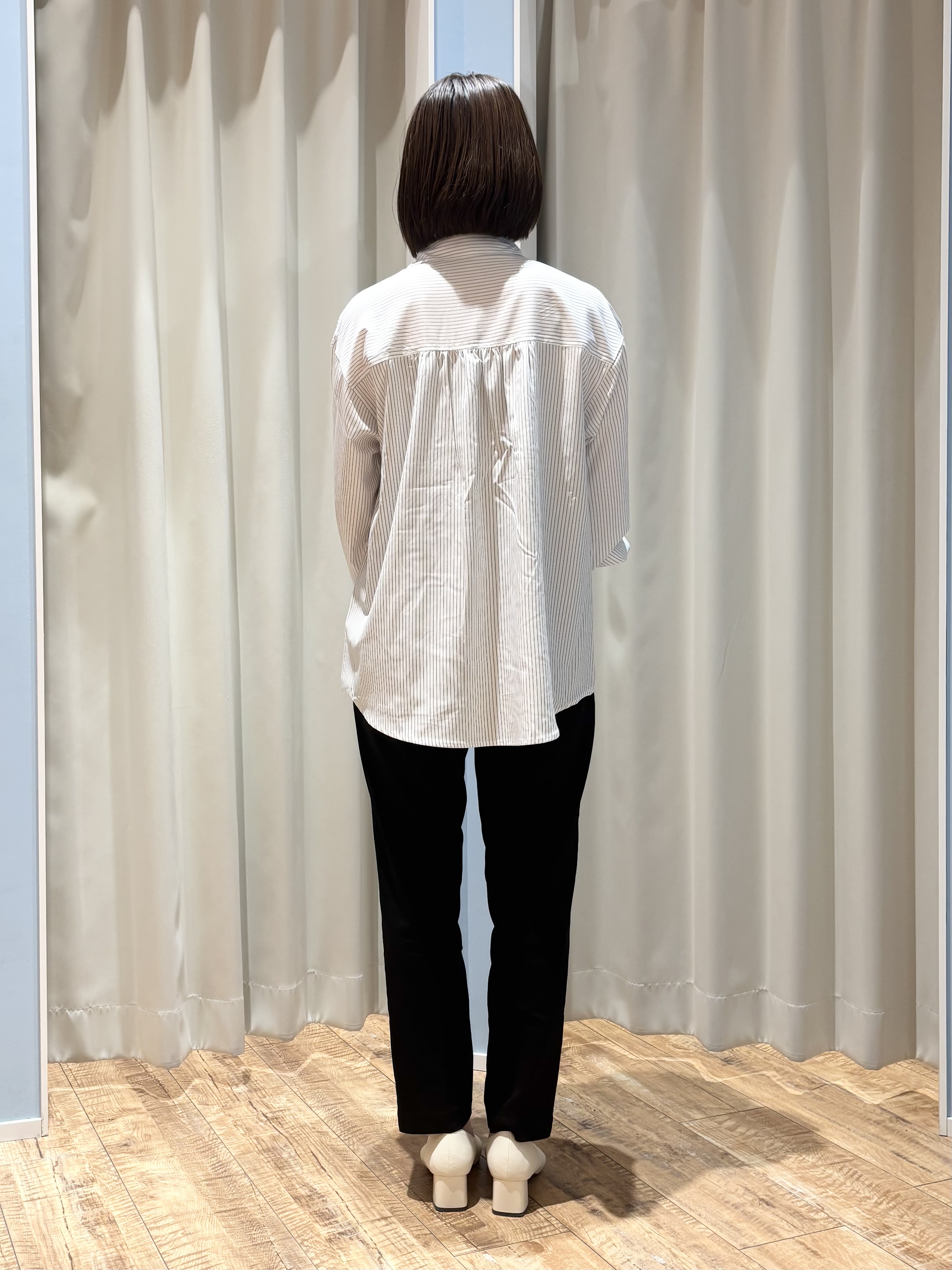 rieさんの「SHOO･LA･RUE｜【ひんやり/UV/吸水速乾/洗濯後しわになりにくい】ラッシュガードにもなる ストライプシャツ」を使ったコーディネート