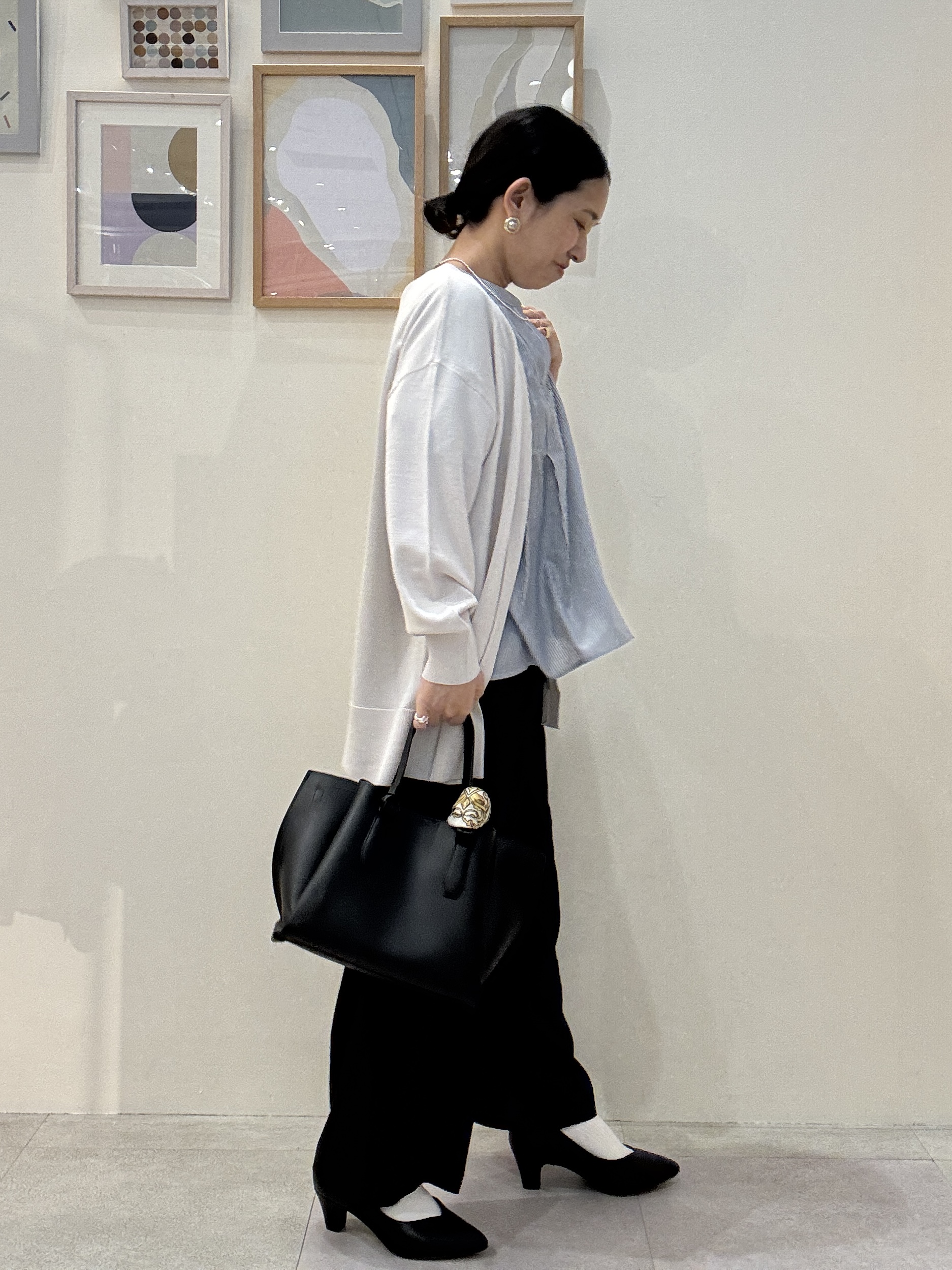 たけぴさんの「SHOO･LA･RUE｜【洗濯機可/ひんやり/UV】さらっとしたタッチが心地よい ミドルカーディガン」を使ったコーディネート