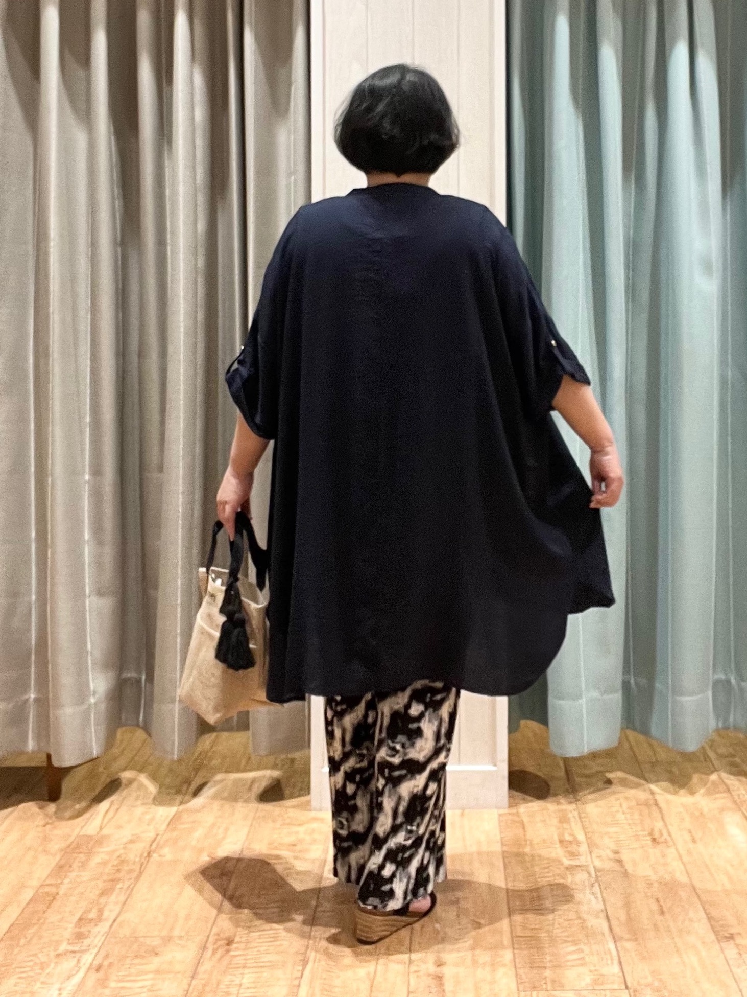 あやさんの「SHOO･LA･RUE｜【ひんやり/S-LL/洗濯機可】体型カバー叶える 大人のゆるドルマンチュニック」を使ったコーディネート