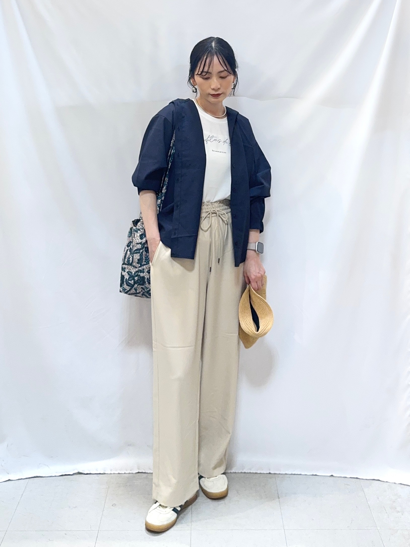 𝐇𝐢𝐫𝐨𝐦𝐢さんの「SHOO･LA･RUE｜【さらり快適/洗濯機可/S-LL】UVカット機能付き ライトな着心地 ひんやりシャツパーカ」を使ったコーディネート