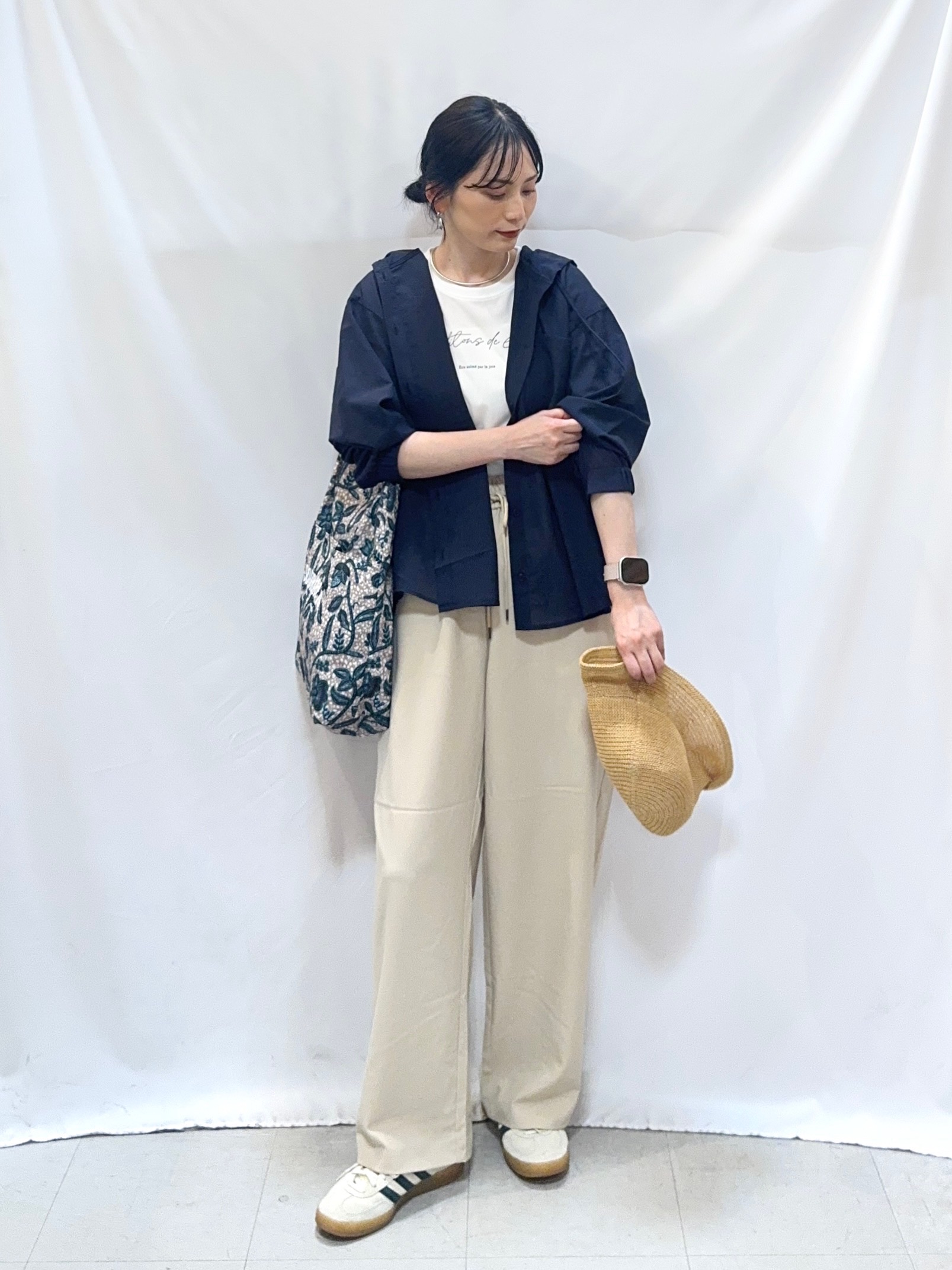 𝐇𝐢𝐫𝐨𝐦𝐢さんの「SHOO･LA･RUE｜【さらり快適/洗濯機可/S-LL】UVカット機能付き ライトな着心地 ひんやりシャツパーカ」を使ったコーディネート