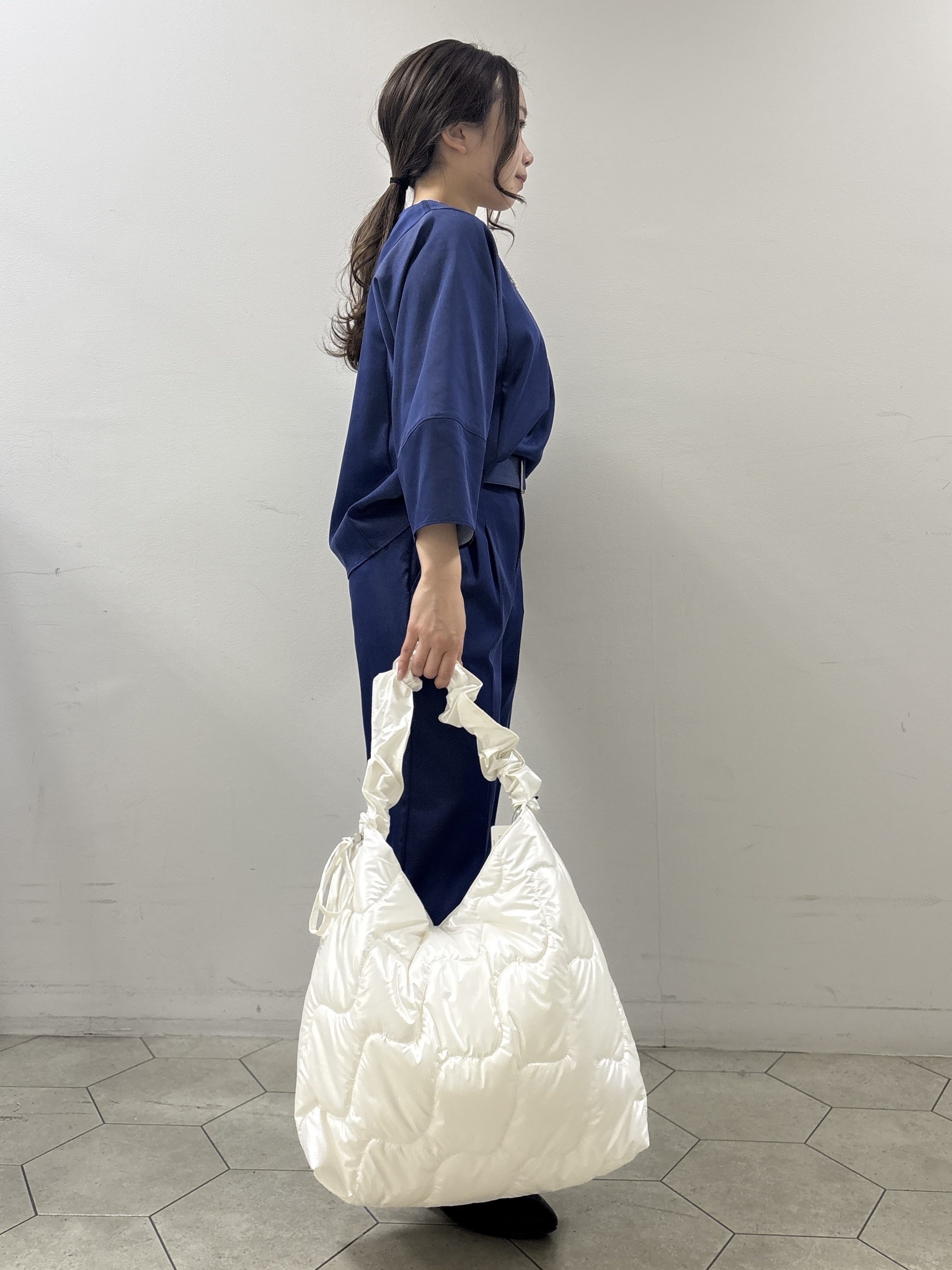 kahoさんの「INDIVI｜【洗える／UVケア／SETUP可能】デニムライク ランタン袖ブラウス」を使ったコーディネート