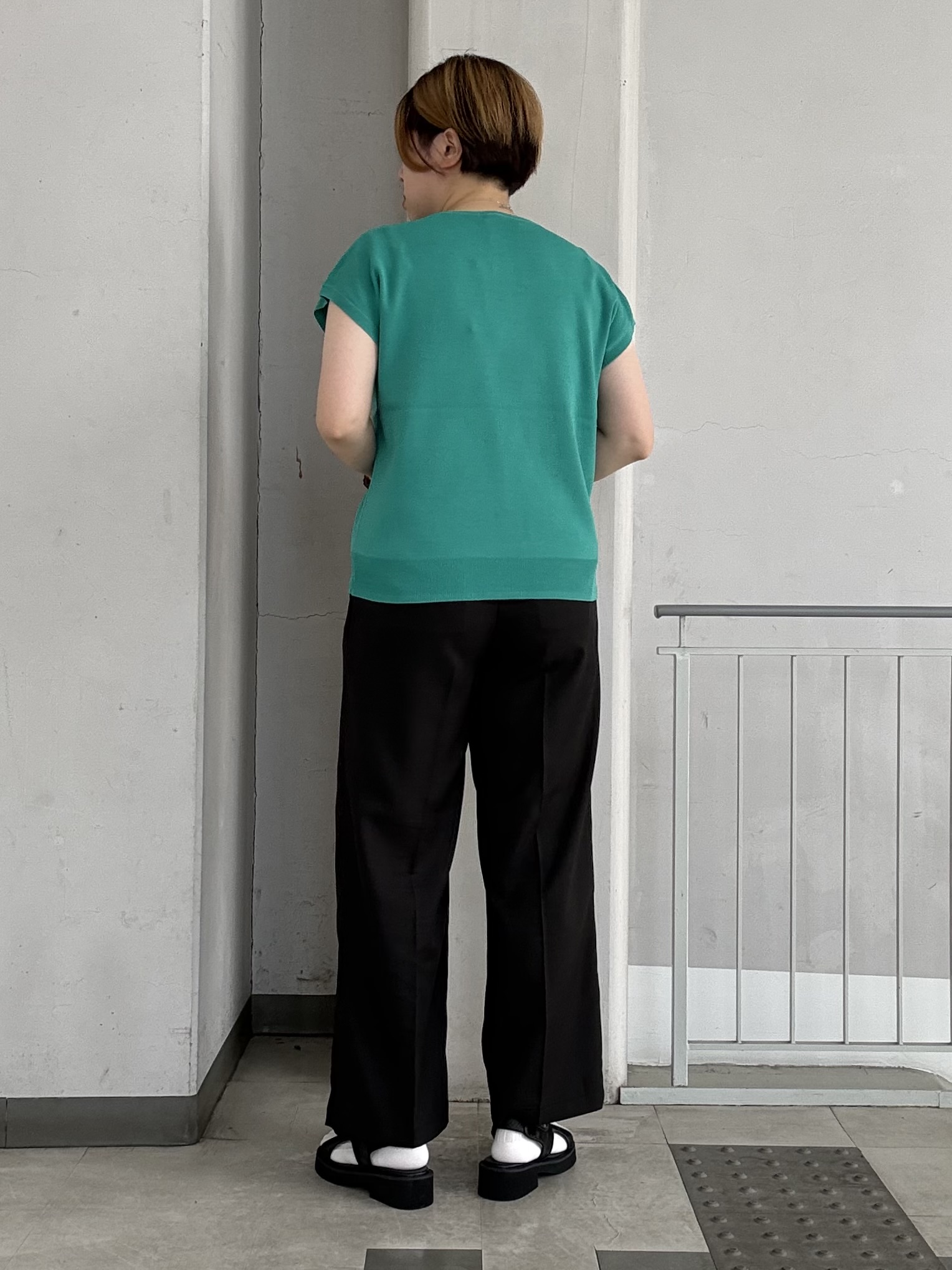 aiさんの「THE SHOP TK｜【S-XL/ひんやりタッチ】多機能フレンチスリーブニット 洗濯機OK/UVケア/毛玉になりにくい」を使ったコーディネート