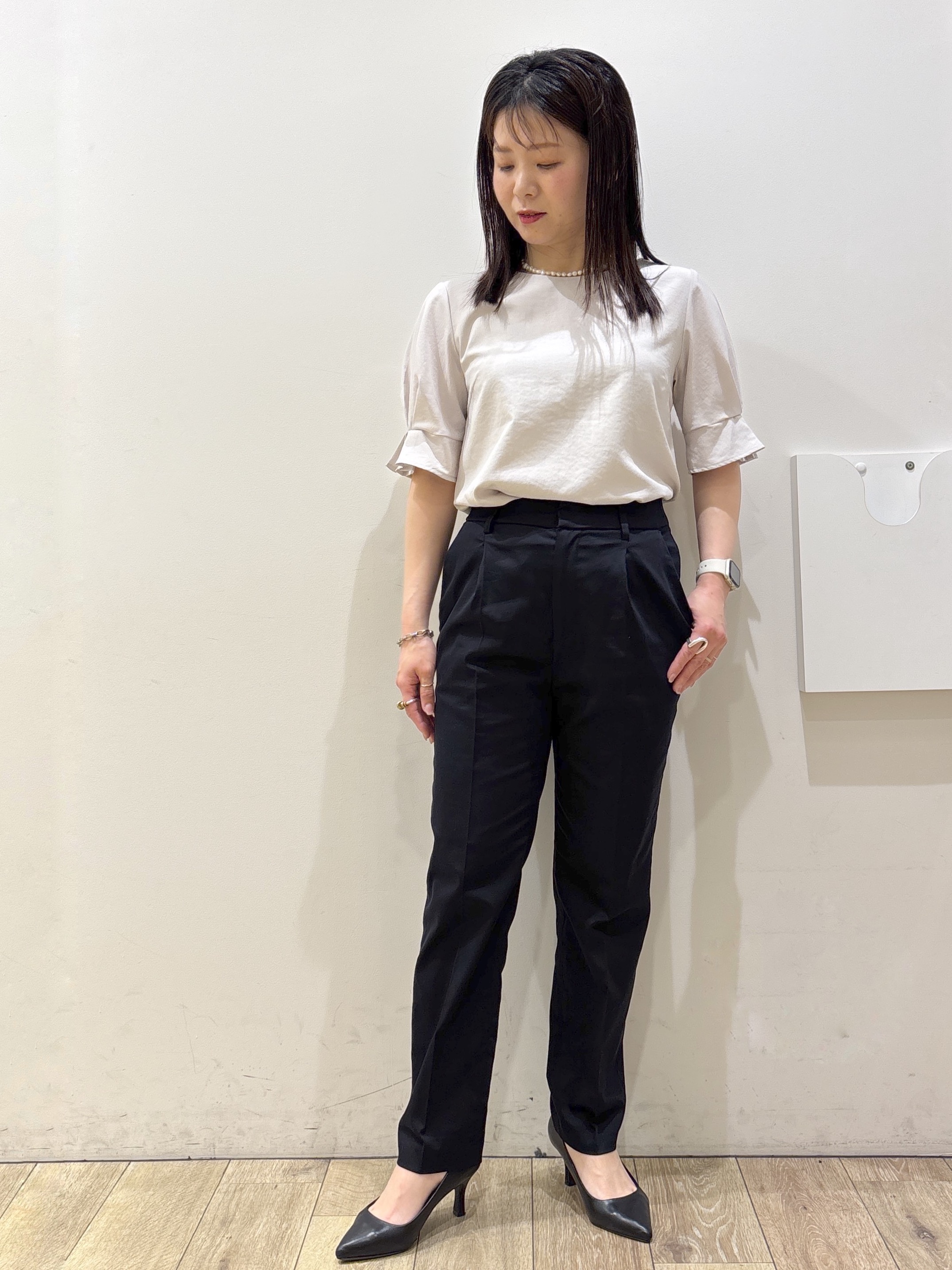 mameさんの「OPAQUE.CLIP｜【接触冷感】タックパフスリーブブラウス《吸水速乾／防シワ／洗濯機OK／XS～3L／6col》」を使ったコーディネート