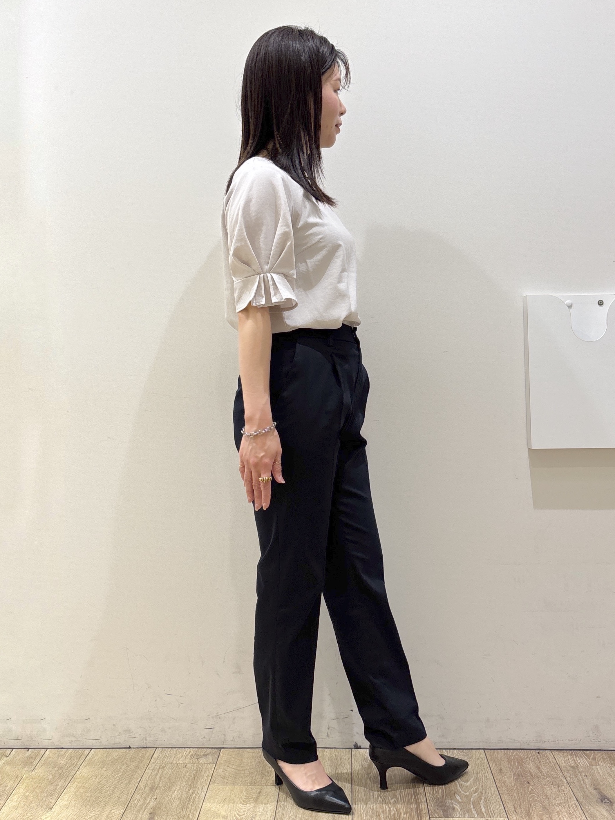 mameさんの「OPAQUE.CLIP｜【接触冷感】タックパフスリーブブラウス《吸水速乾／防シワ／洗濯機OK／XS～3L／6col》」を使ったコーディネート