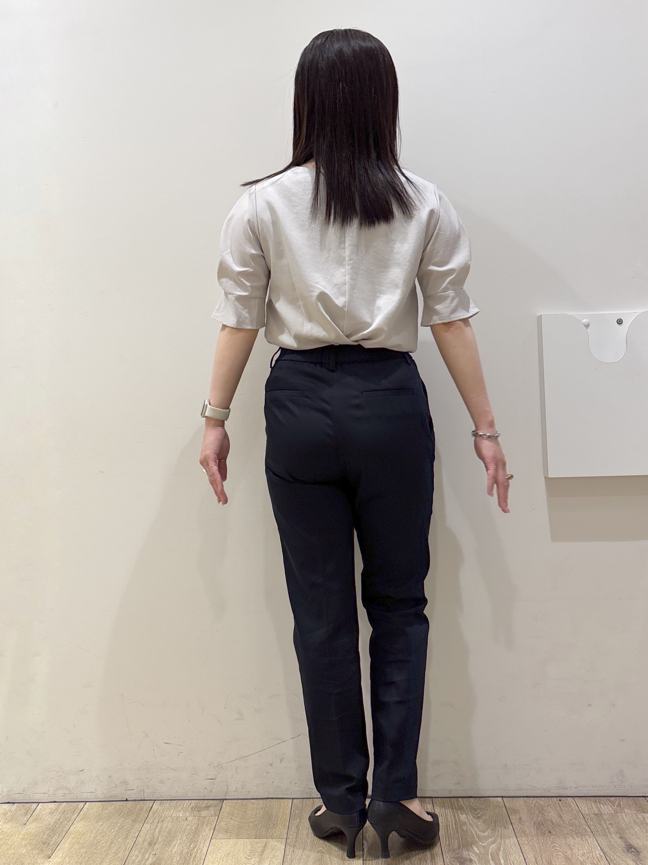 mameさんの「OPAQUE.CLIP｜【接触冷感】タックパフスリーブブラウス《吸水速乾／防シワ／洗濯機OK／XS～3L／6col》」を使ったコーディネート