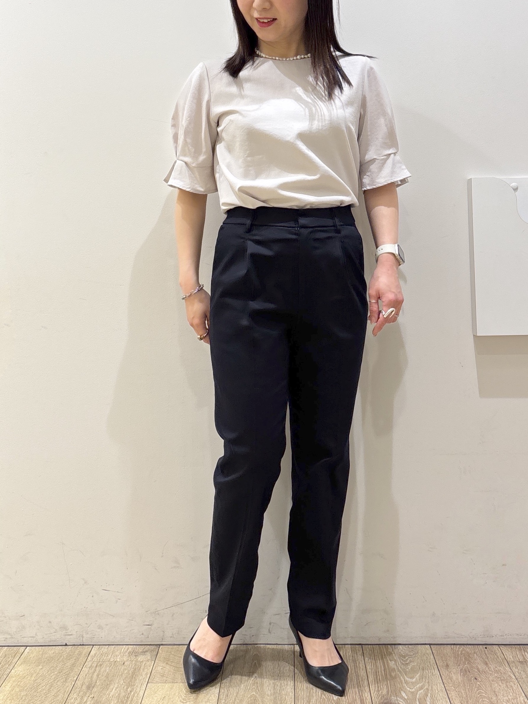 mameさんの「OPAQUE.CLIP｜【接触冷感】タックパフスリーブブラウス《吸水速乾／防シワ／洗濯機OK／XS～3L／6col》」を使ったコーディネート