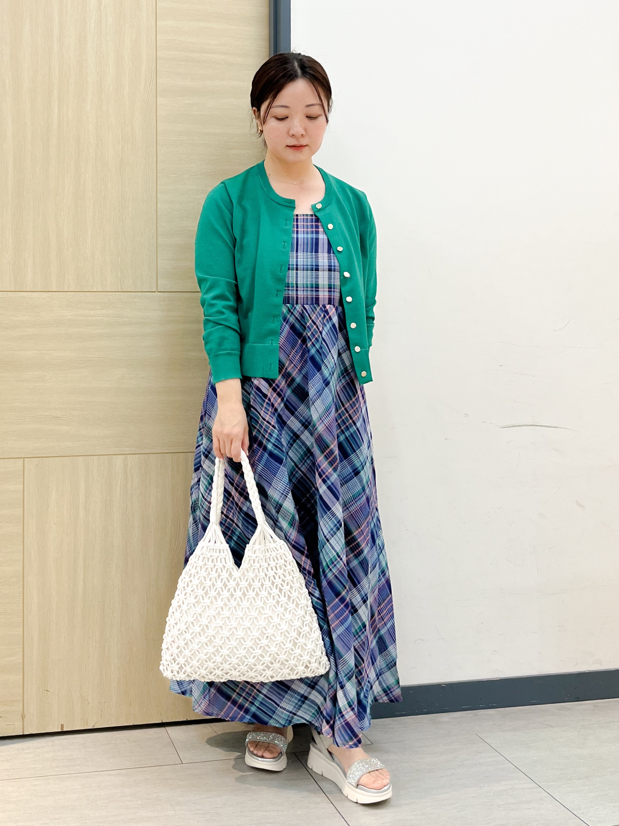 YOさんの「grove｜【貴島明日香さん着用】夏を楽しむ一枚、マドラスチェックキャミワンピース」を使ったコーディネート