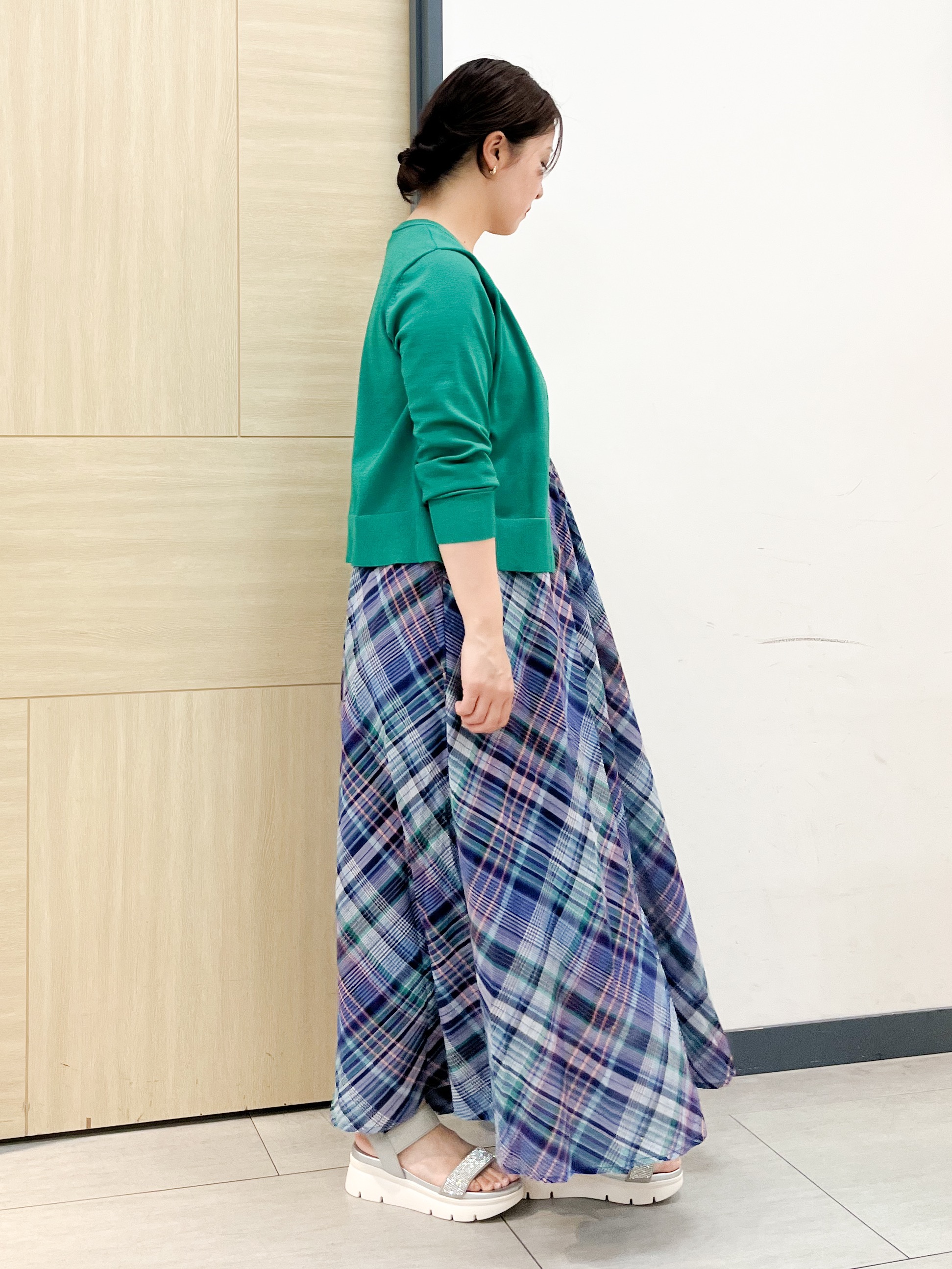 YOさんの「grove｜【貴島明日香さん着用】夏を楽しむ一枚、マドラスチェックキャミワンピース」を使ったコーディネート
