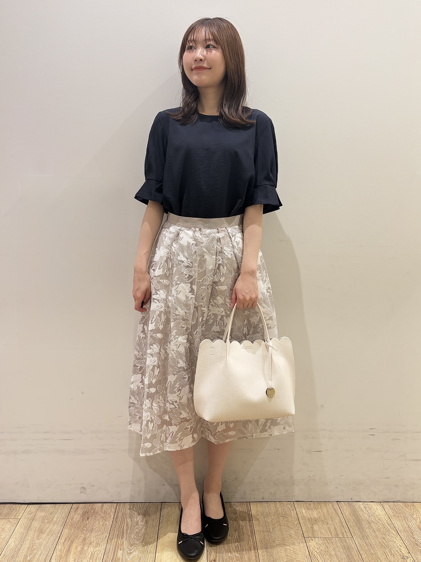 MOMOさんの「index｜【接触冷感】タックパフスリーブブラウス《吸水速乾／防シワ／洗濯機OK／XS～3L／6col》」を使ったコーディネート