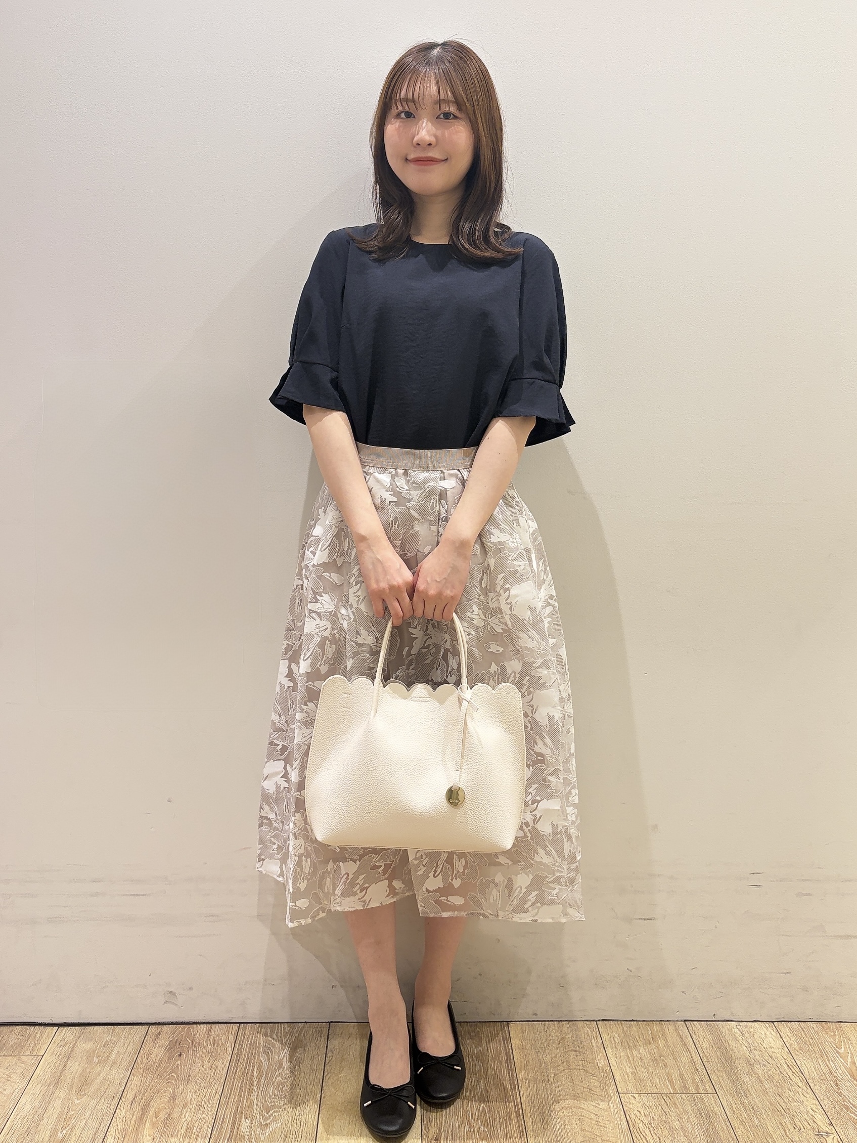 MOMOさんの「index｜【接触冷感】タックパフスリーブブラウス《吸水速乾／防シワ／洗濯機OK／XS～3L／6col》」を使ったコーディネート