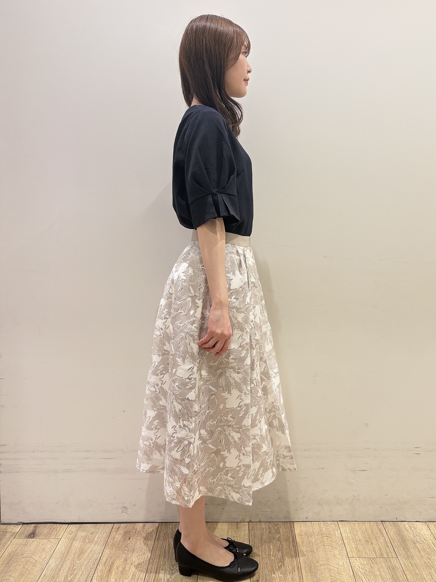 MOMOさんの「index｜【接触冷感】タックパフスリーブブラウス《吸水速乾／防シワ／洗濯機OK／XS～3L／6col》」を使ったコーディネート
