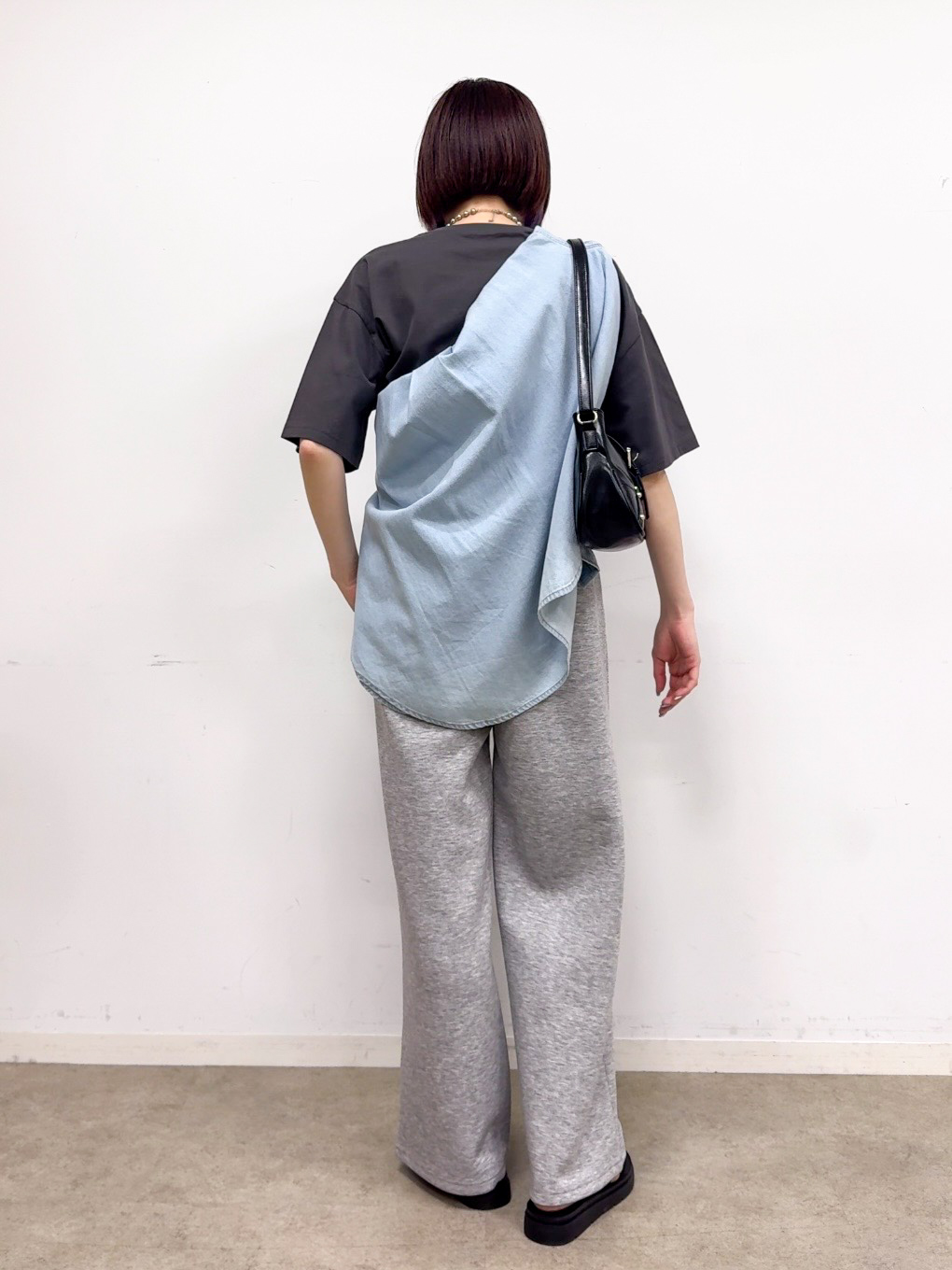 𝐜𝐡𝐢𝐤𝐚さんの「SHOO･LA･RUE｜【綿100%/S-LL/プチプラ】ゆるシルエット シンプルTシャツ」を使ったコーディネート