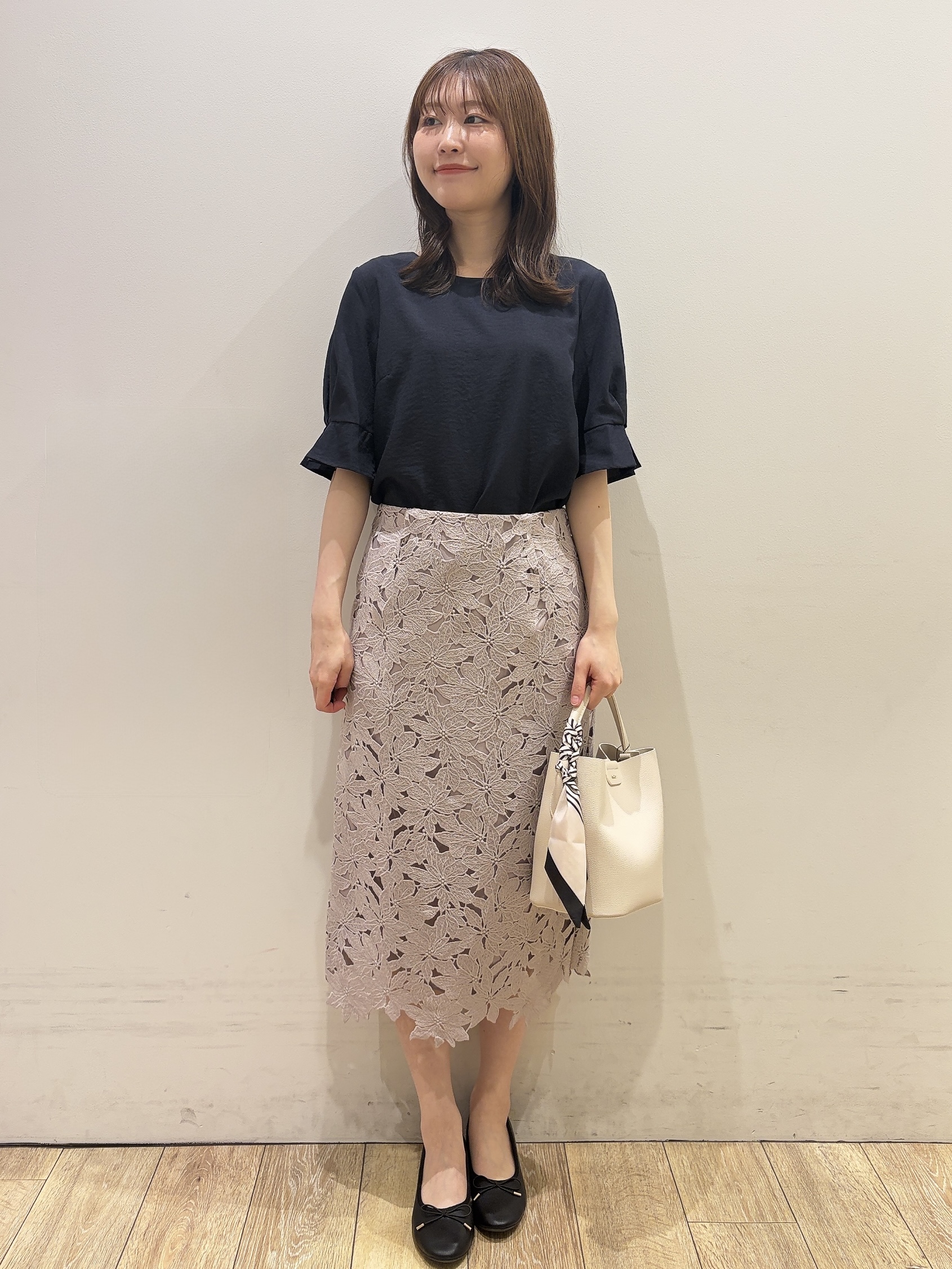 MOMOさんの「index｜【接触冷感】タックパフスリーブブラウス《吸水速乾／防シワ／洗濯機OK／XS～3L／6col》」を使ったコーディネート