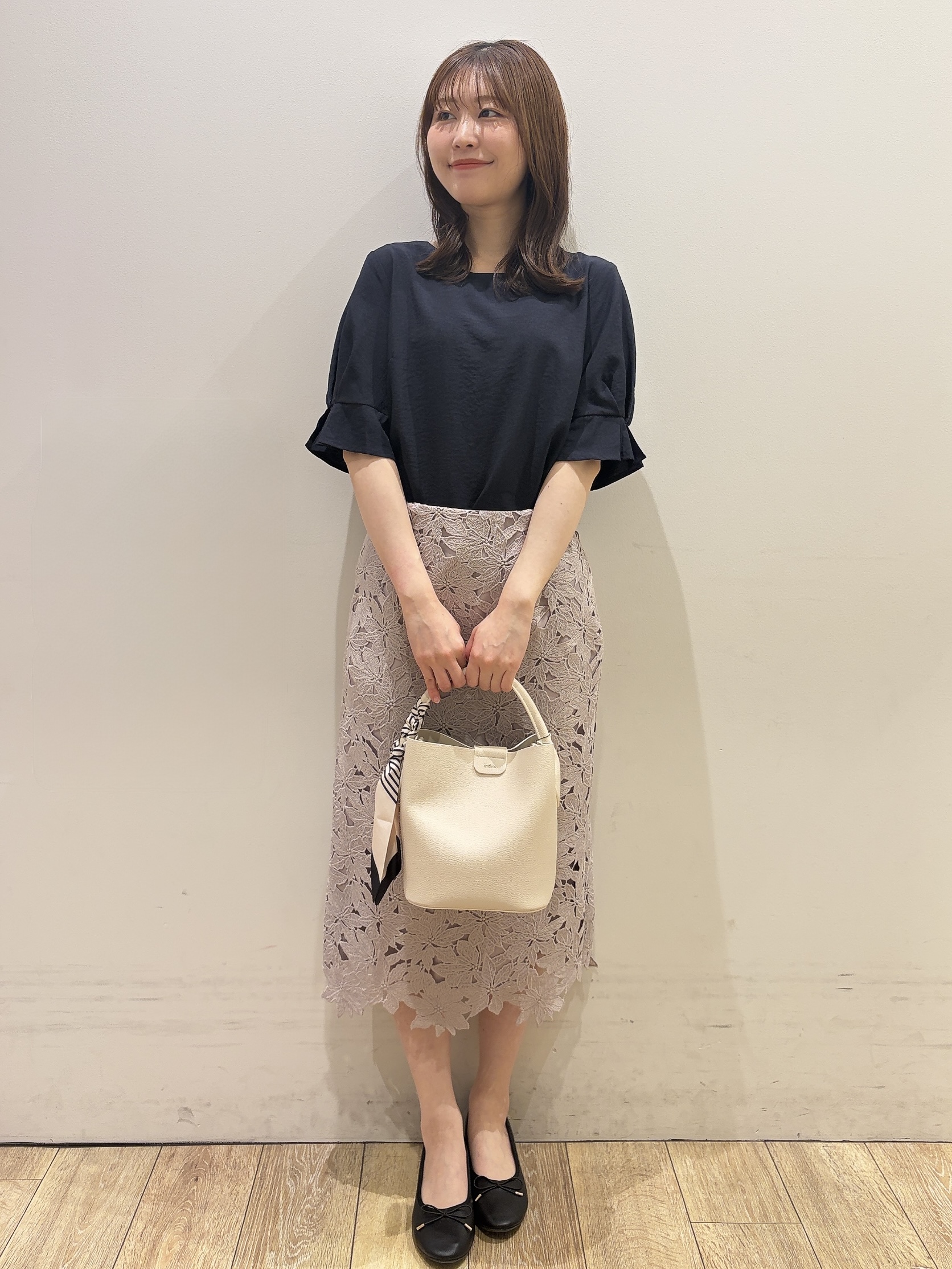 MOMOさんの「index｜【接触冷感】タックパフスリーブブラウス《吸水速乾／防シワ／洗濯機OK／XS～3L／6col》」を使ったコーディネート
