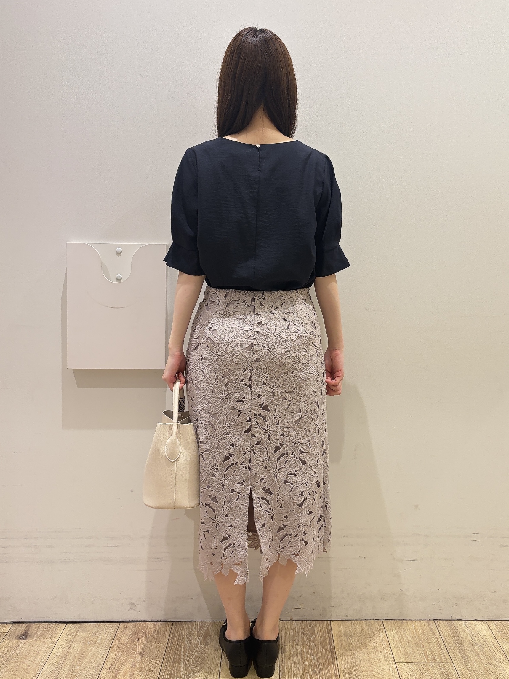 MOMOさんの「index｜【接触冷感】タックパフスリーブブラウス《吸水速乾／防シワ／洗濯機OK／XS～3L／6col》」を使ったコーディネート