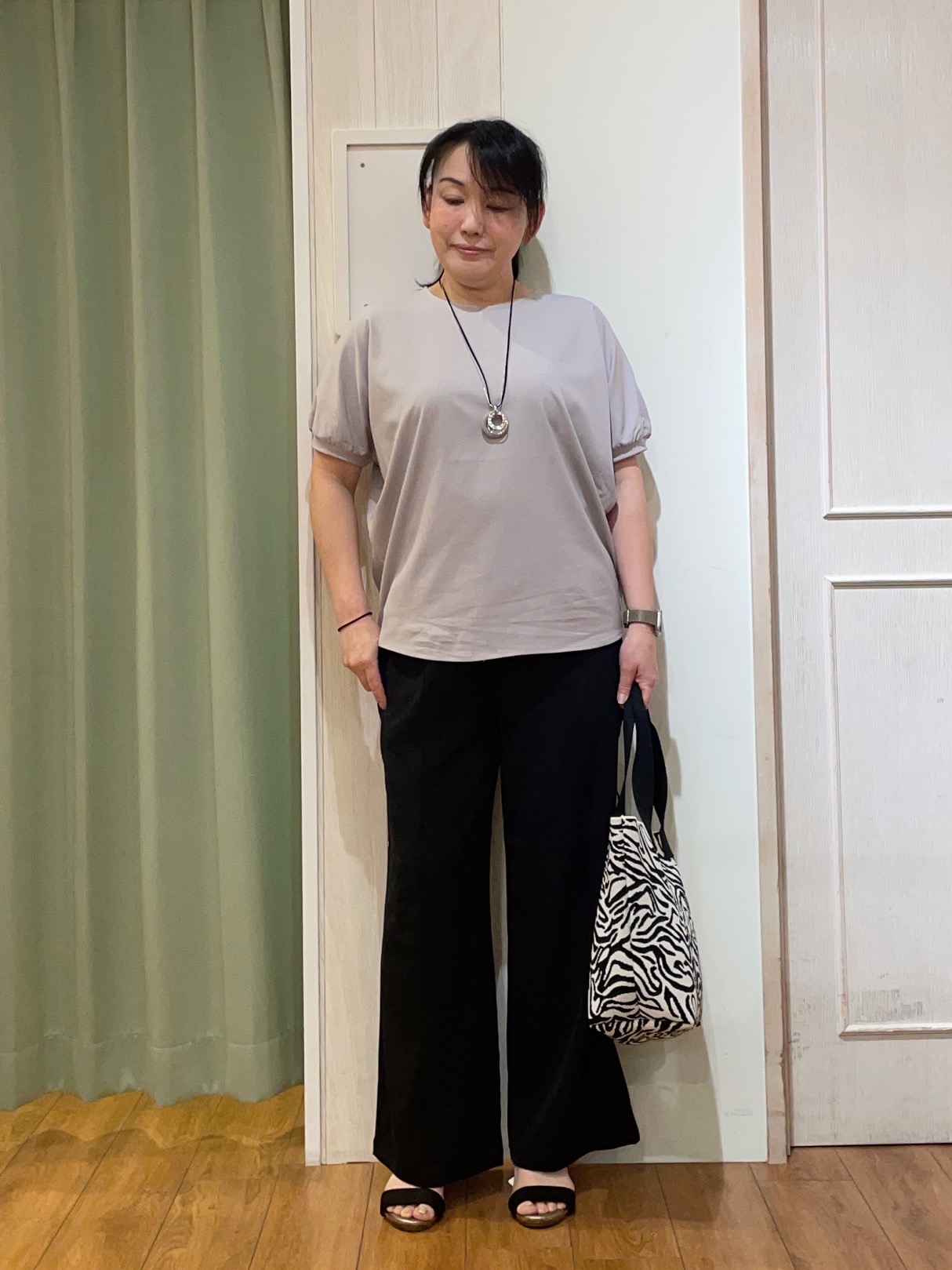 ke-yさんの「SHOO･LA･RUE｜【ひんやり/洗濯後しわになりにくい】インせず着られる さらっとタッチのドルマンブラウス」を使ったコーディネート