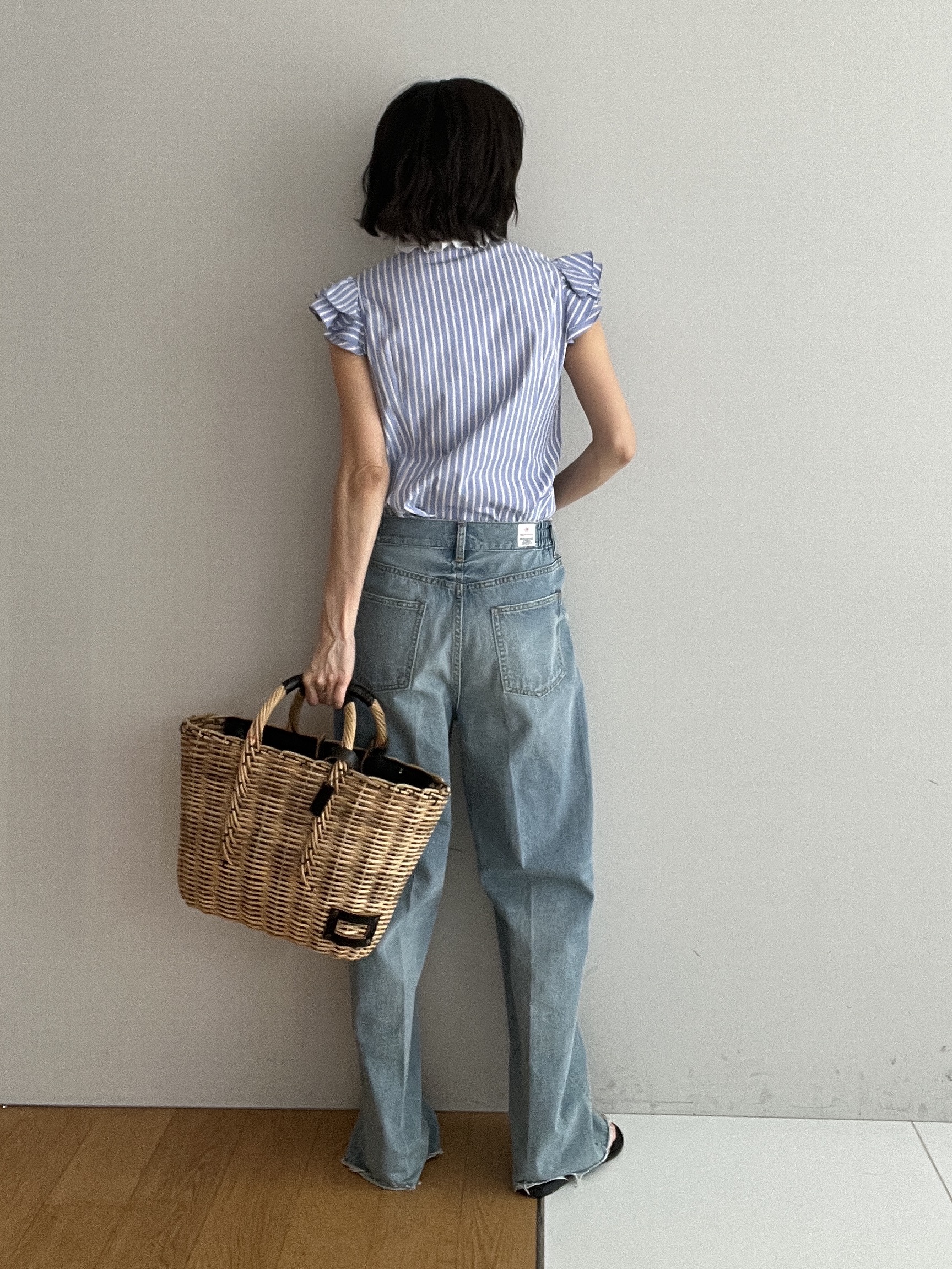 misaさんの「DRESSTERIOR｜センタープレスストレートデニム」を使ったコーディネート