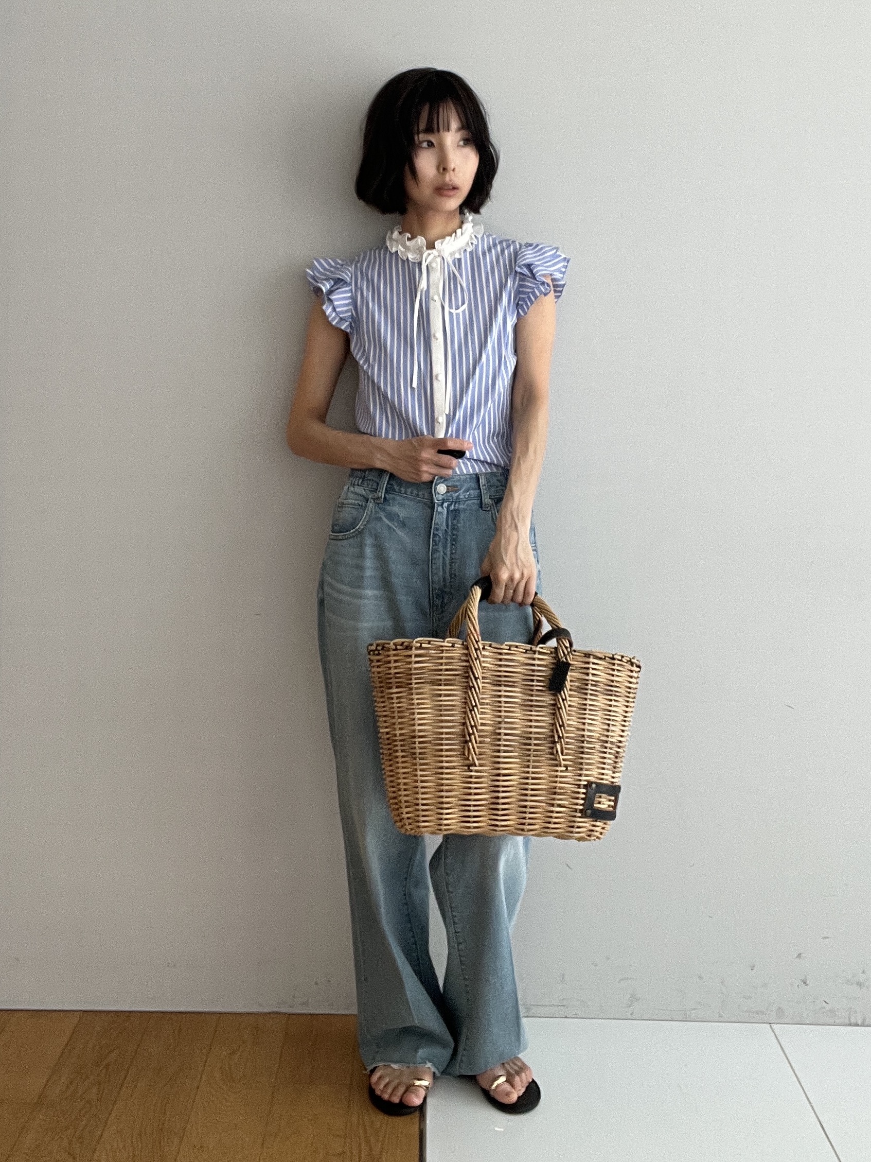 misaさんの「DRESSTERIOR｜センタープレスストレートデニム」を使ったコーディネート