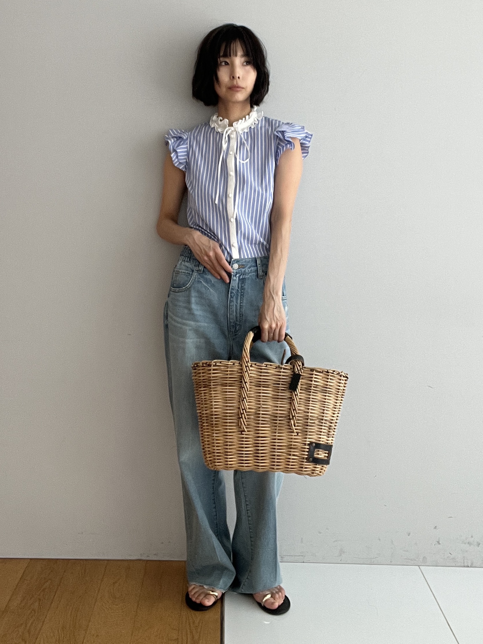 misaさんの「DRESSTERIOR｜センタープレスストレートデニム」を使ったコーディネート