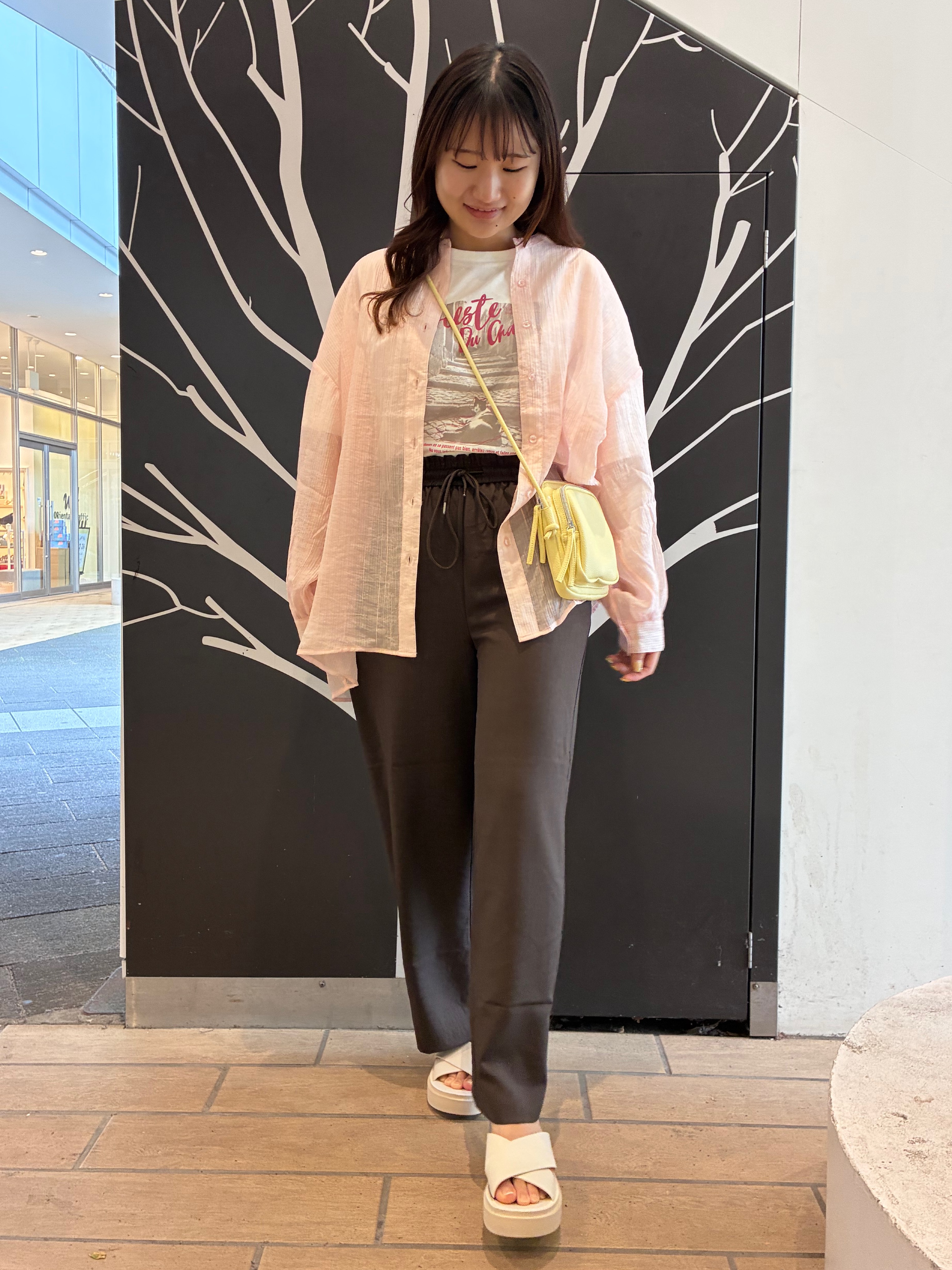 もんちゃんさんの「SHOO･LA･RUE｜【S-LL】大人のシアー感 風合い楽しむバンドカラーシャツ」を使ったコーディネート