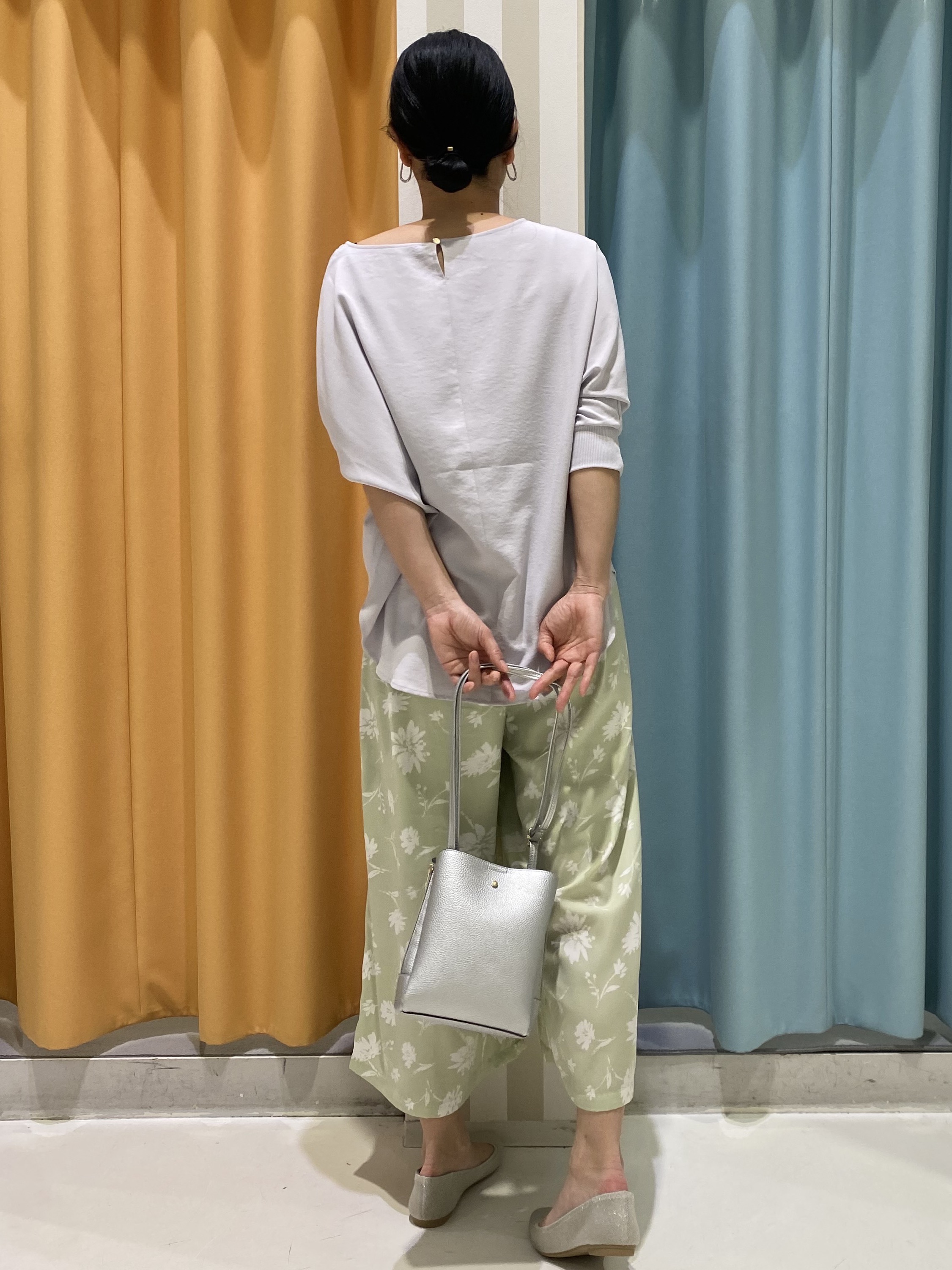 おかさんの「SHOO･LA･RUE｜【着丈選べる/体型カバー/洗濯機可】さらさらとろん ドルマンブラウス」を使ったコーディネート