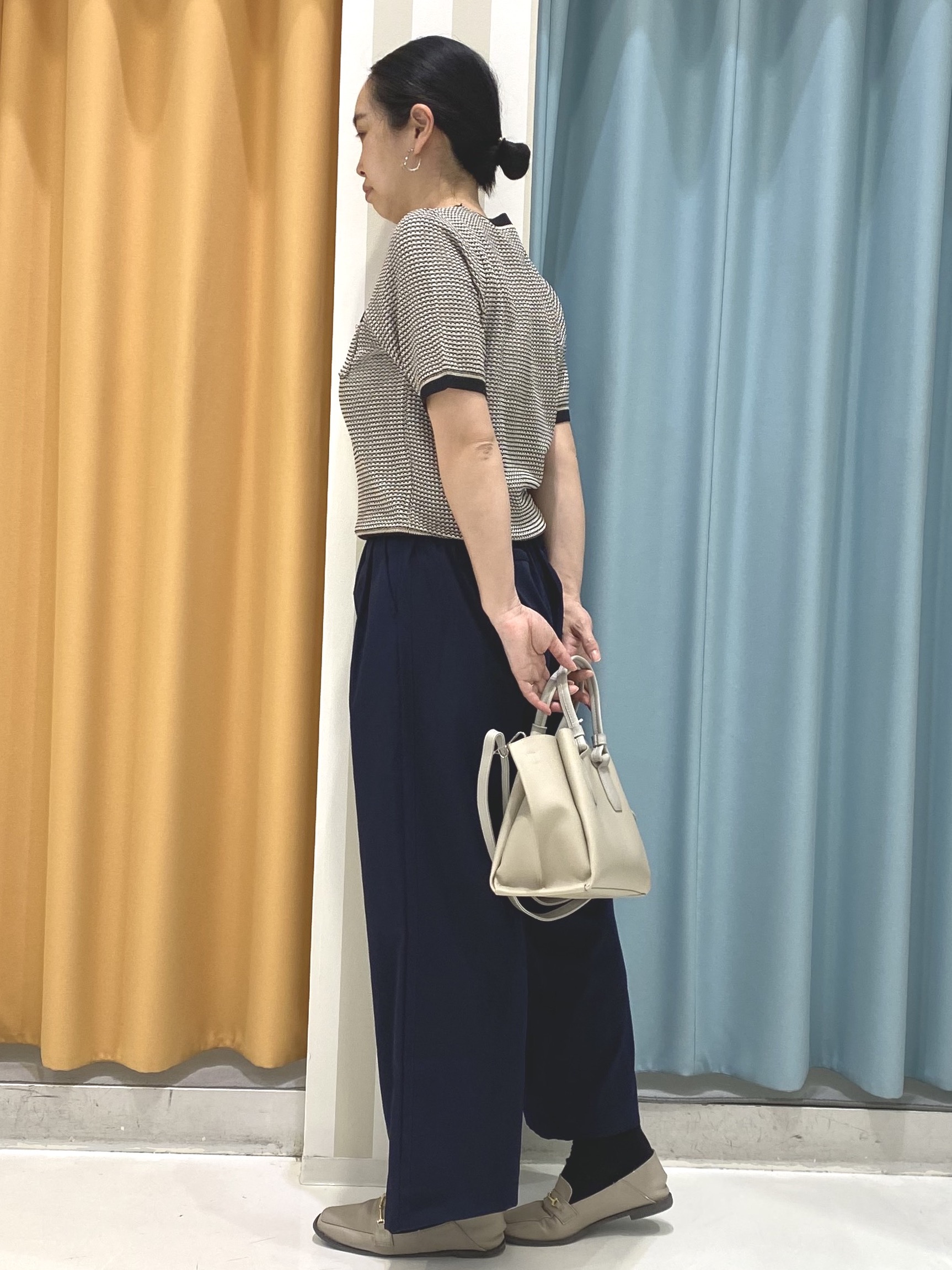 おかさんの「SHOO･LA･RUE｜【洗濯機可/S-LL】金ボタンが上品 カノコ編み配色クルーネックニット」を使ったコーディネート