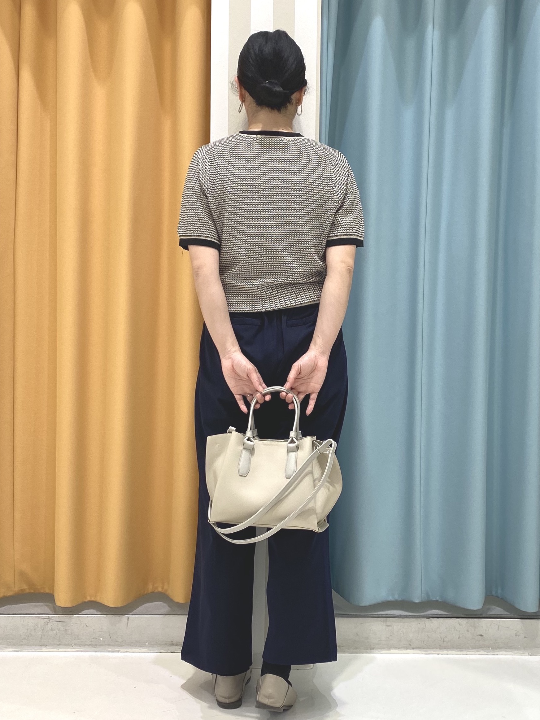 おかさんの「SHOO･LA･RUE｜【洗濯機可/S-LL】金ボタンが上品 カノコ編み配色クルーネックニット」を使ったコーディネート