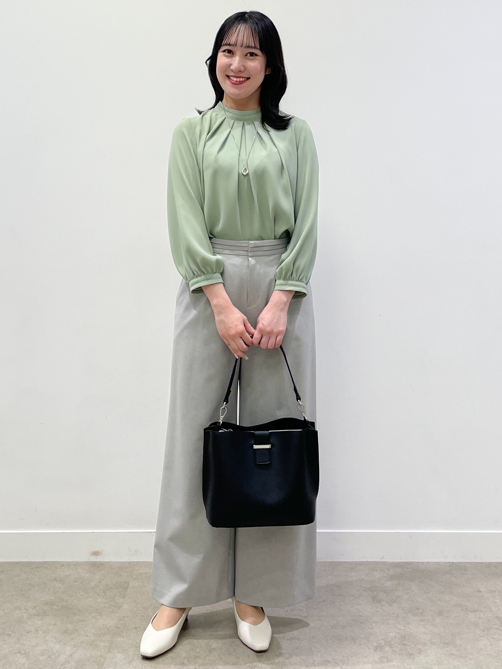 yukariさんの「Reflect｜タックスタンドカラーブラウス」を使ったコーディネート