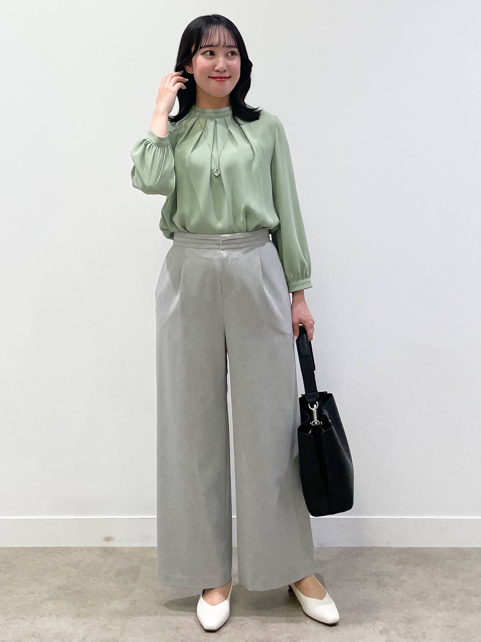yukariさんの「Reflect｜タックスタンドカラーブラウス」を使ったコーディネート