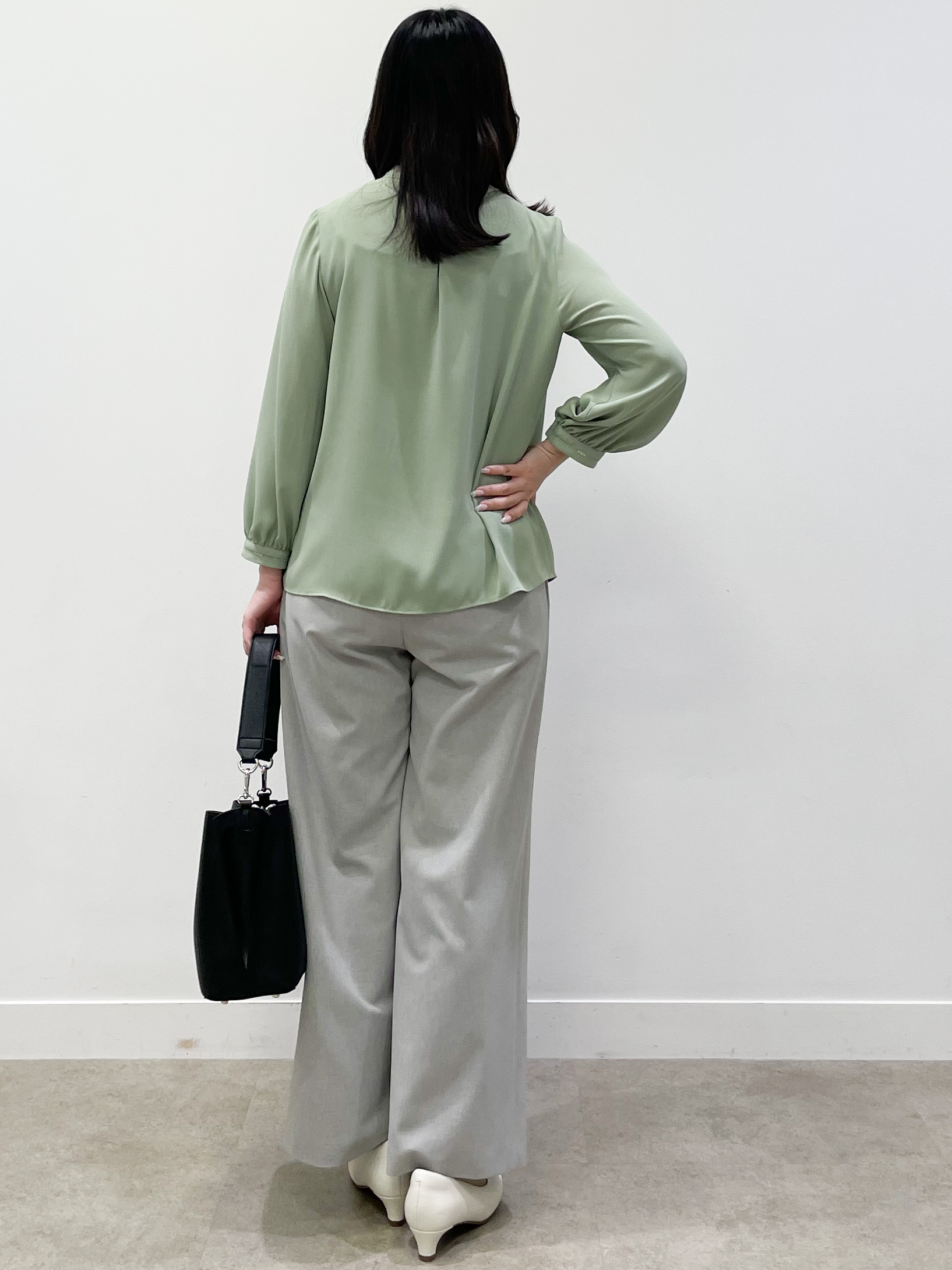 yukariさんの「Reflect｜タックスタンドカラーブラウス」を使ったコーディネート