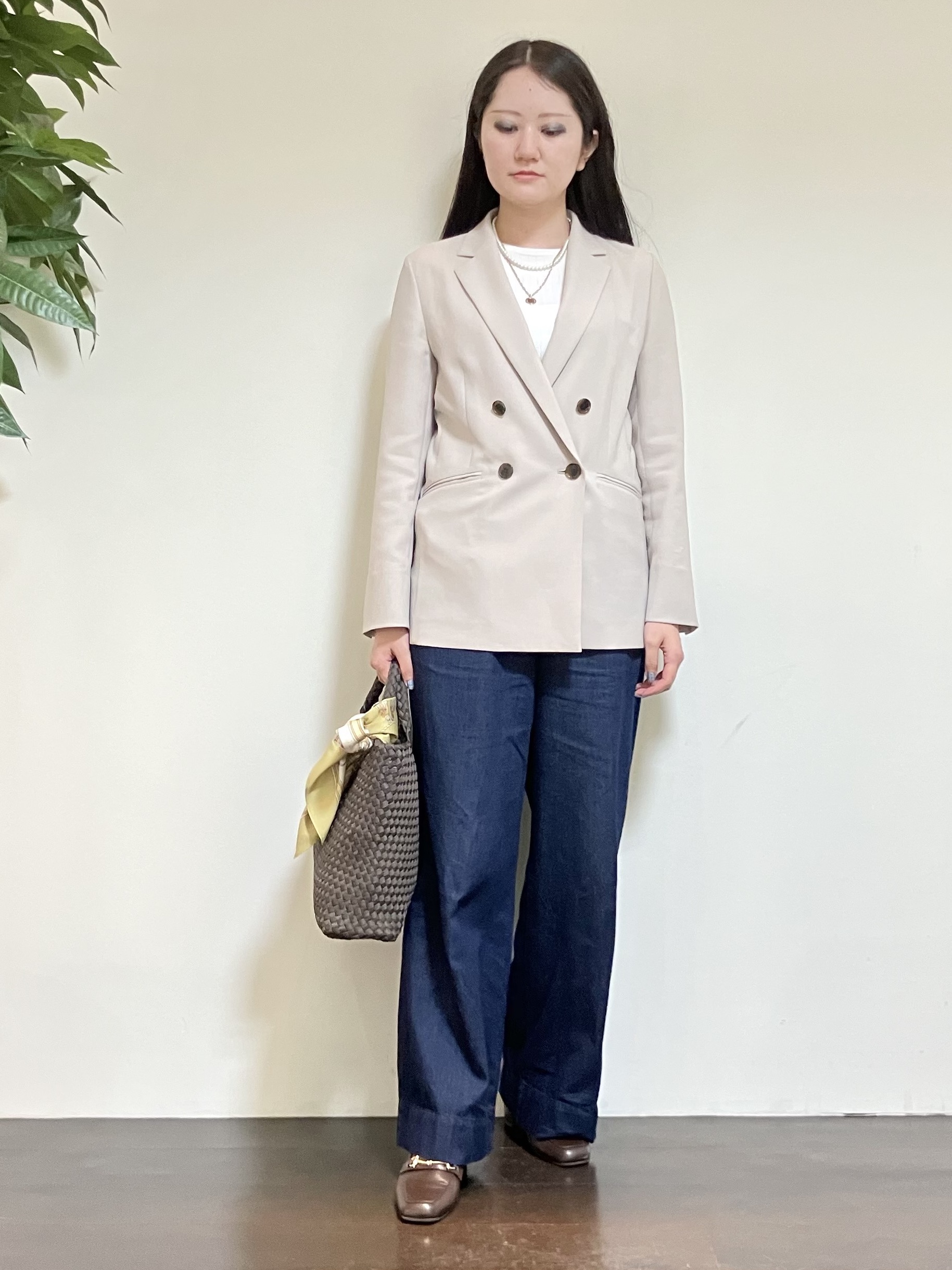 カレンさんの「UNTITLED｜【新色追加/セットアップ可】エアリー ダブルブレストジャケット」を使ったコーディネート