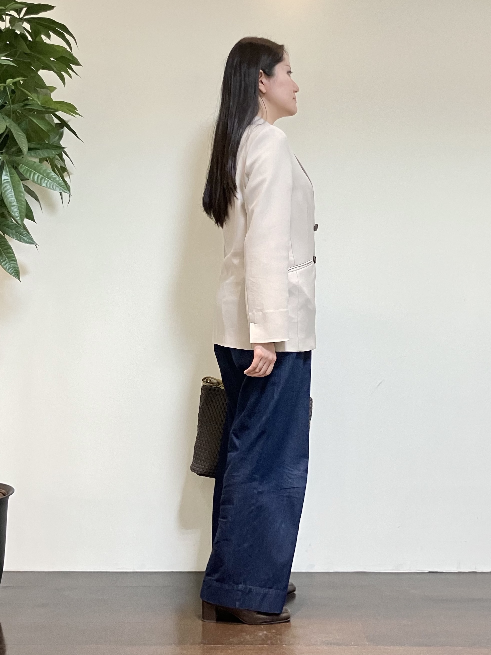 カレンさんの「UNTITLED｜【新色追加/セットアップ可】エアリー ダブルブレストジャケット」を使ったコーディネート