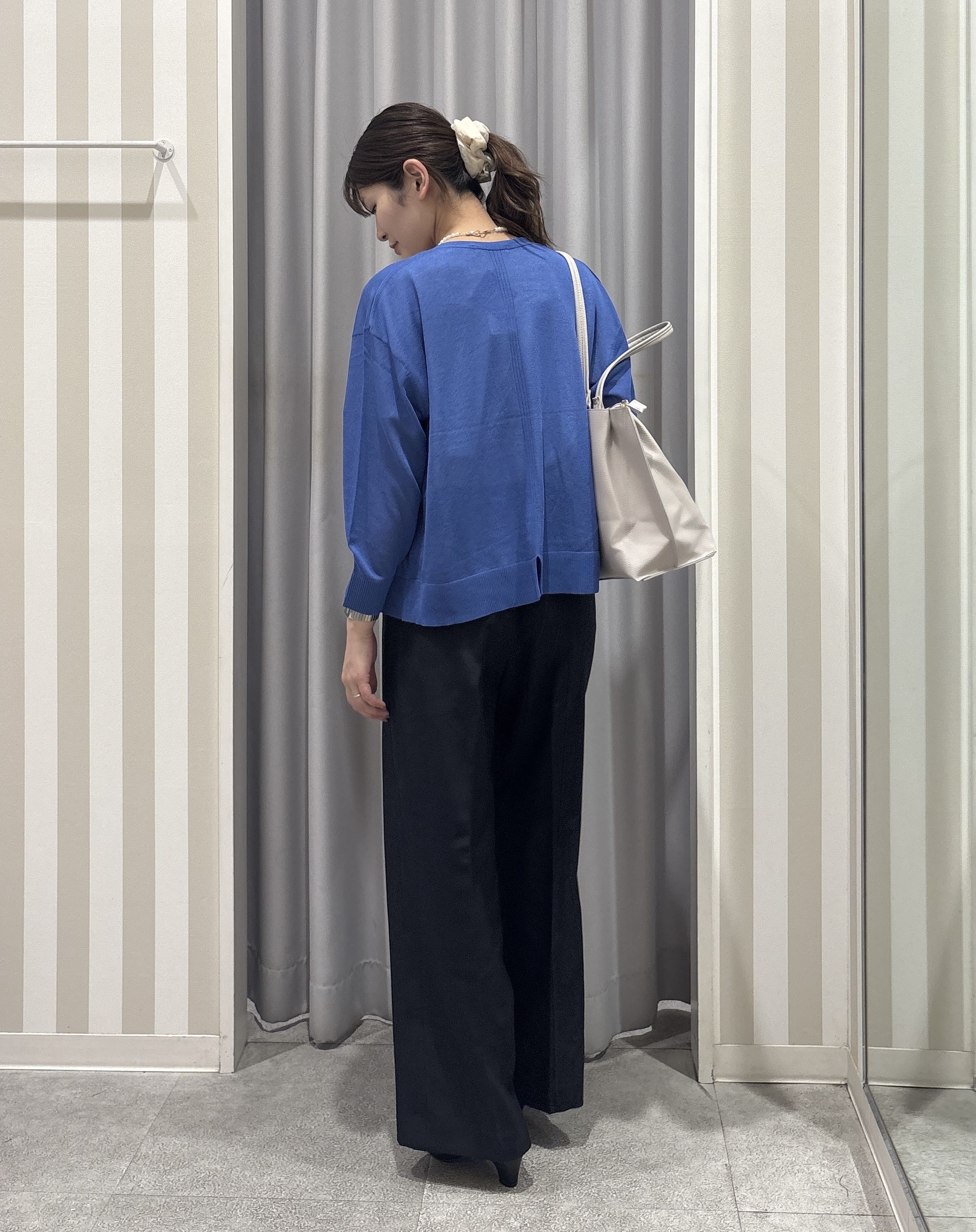 Rikaさんの「SHOO･LA･RUE｜【ひんやり/洗濯機可/S-LL】オンにもオフにも マルチに使えるボタンレスカーディガン」を使ったコーディネート