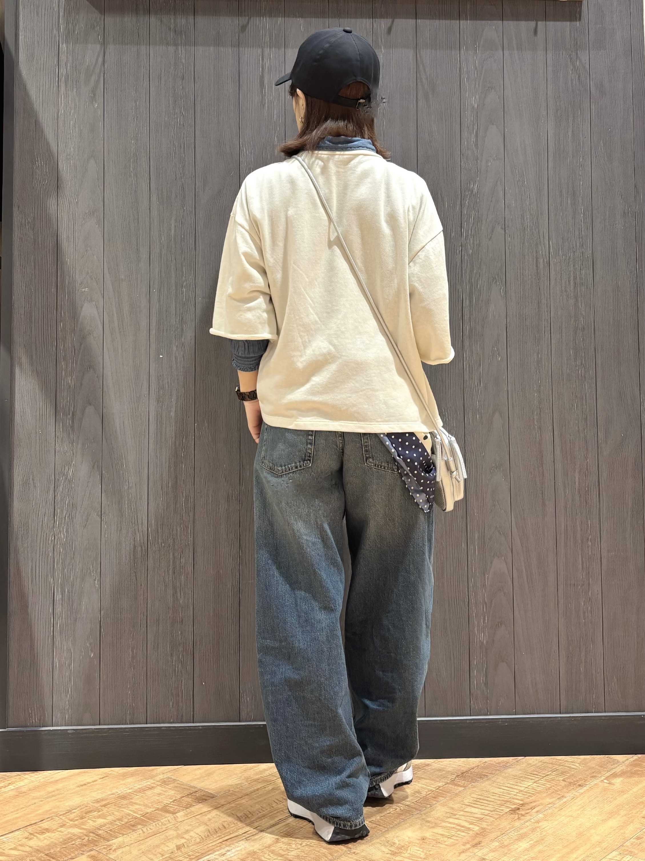 meiさんの「SHOO･LA･RUE｜【洗濯機可/S-LL/選べる6柄】切りっぱなしお袖がこなれカジュアル 5分袖シアーTシャツ」を使ったコーディネート