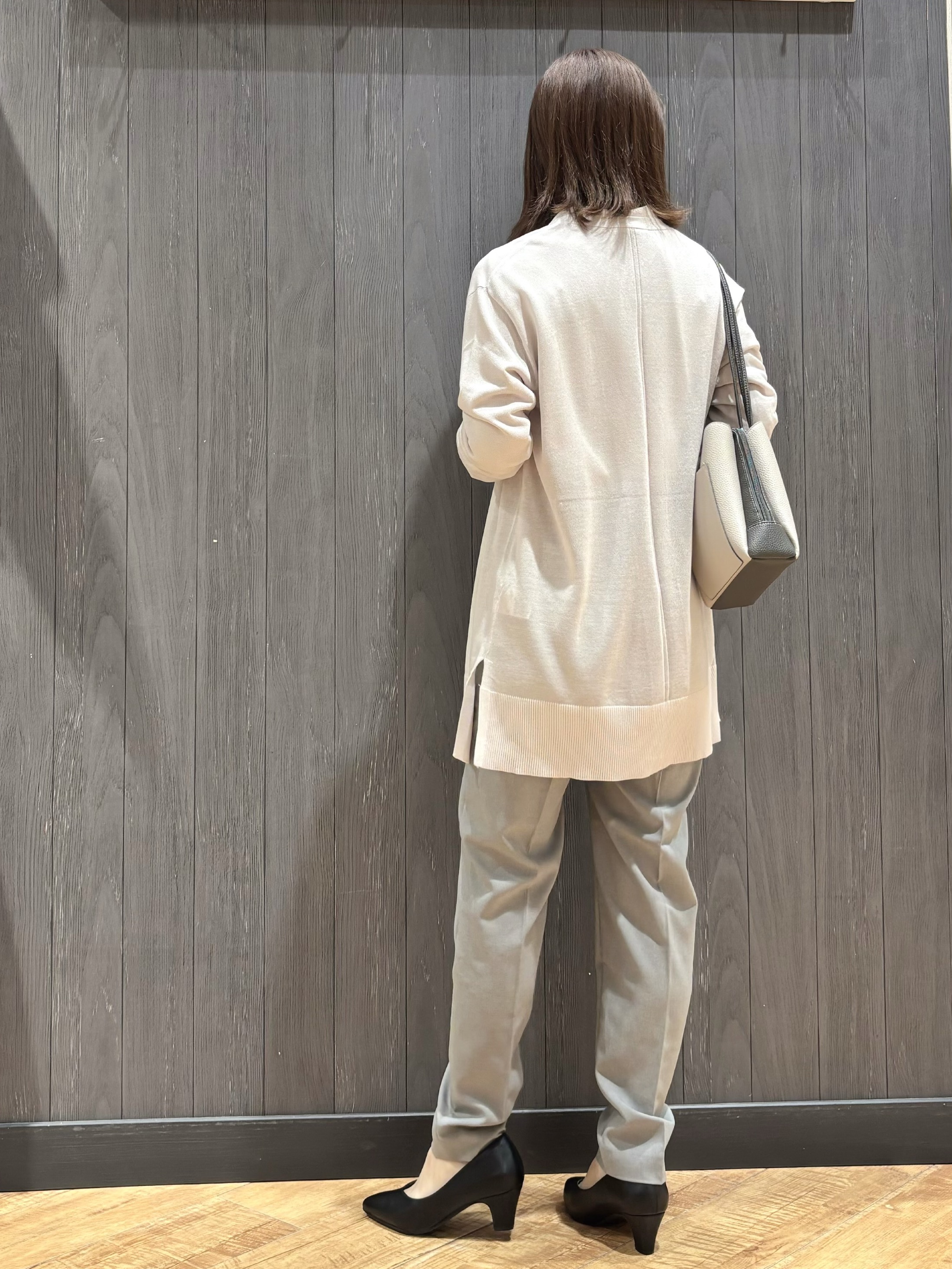 meiさんの「SHOO･LA･RUE｜【ひんやり/洗濯機可/S-LL】着る方がすっきり見えに マルチに使えるミドルトッパーカーディガン」を使ったコーディネート