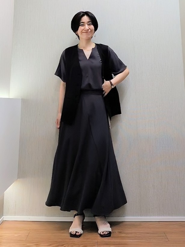 ミズタさんの「UNTITLED｜【セットアップ可/接触冷感/通気性】ドライシアーVネックジレ」を使ったコーディネート