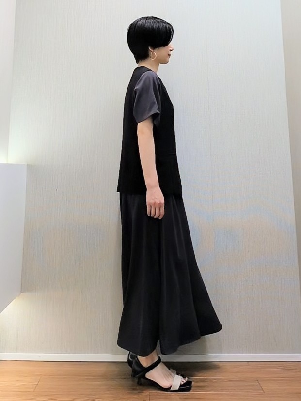 ミズタさんの「UNTITLED｜【セットアップ可/接触冷感/通気性】ドライシアーVネックジレ」を使ったコーディネート